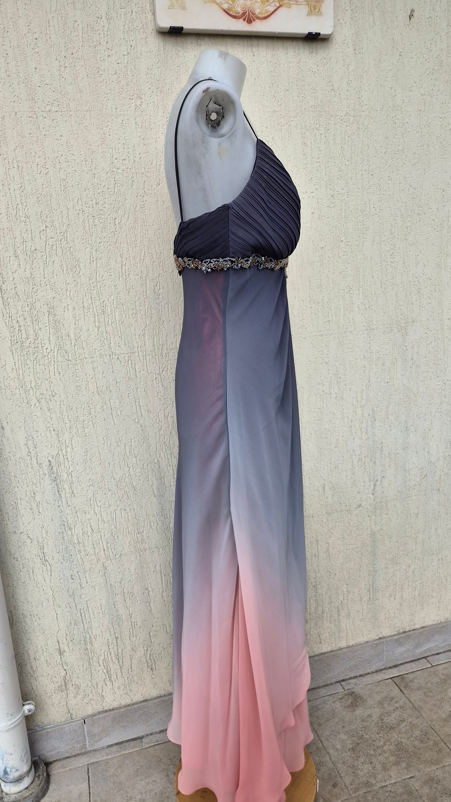 Robe tons gris et rose détails broderies