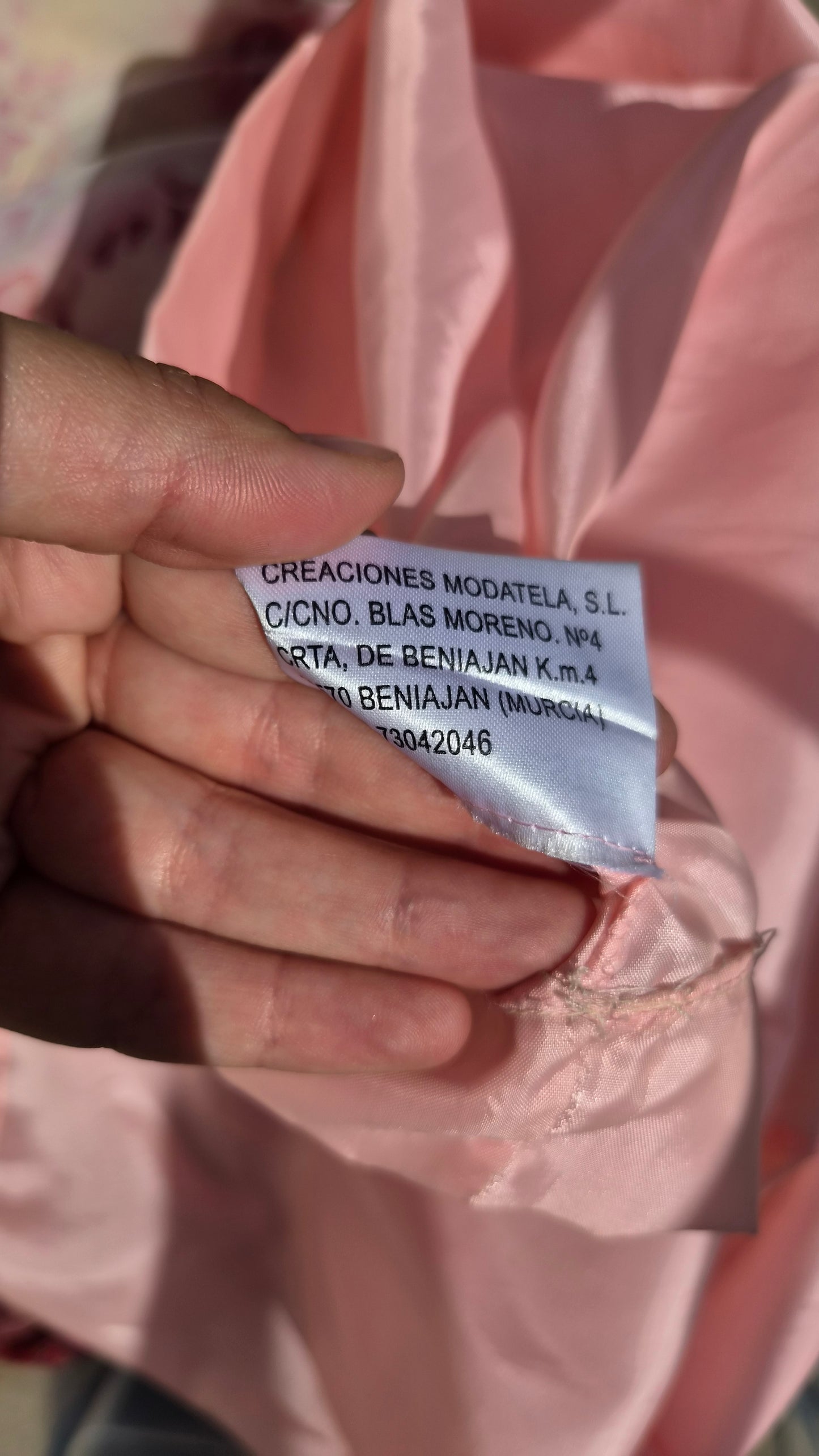 Robe asymétrique détails voile et broderies
