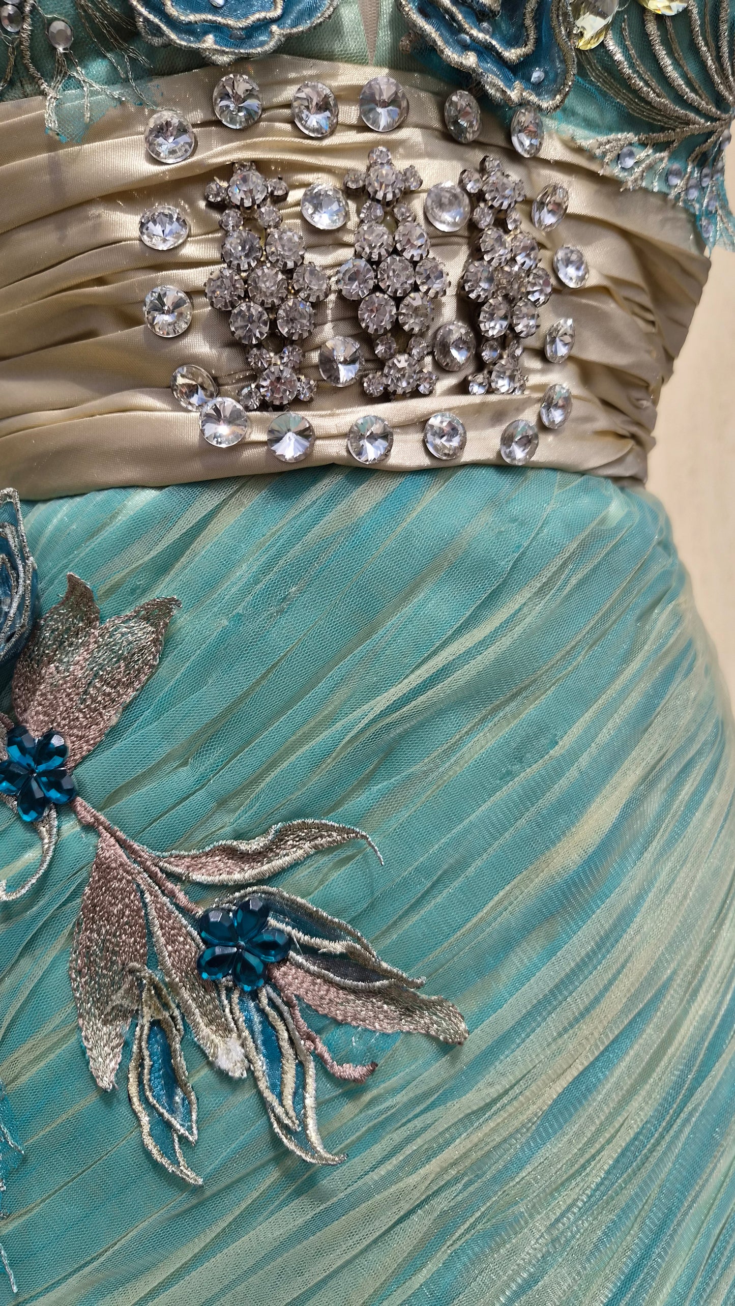 Maxi robe vert d'eau avec broderies