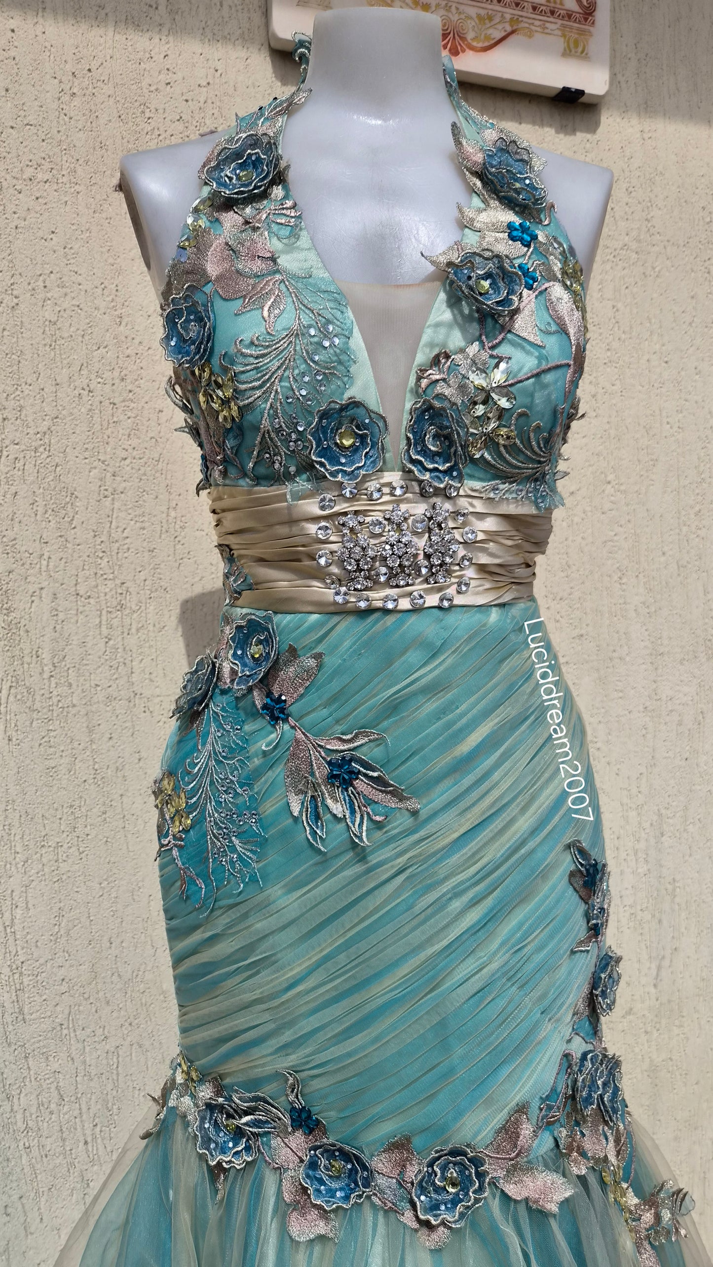 Maxi robe vert d'eau avec broderies