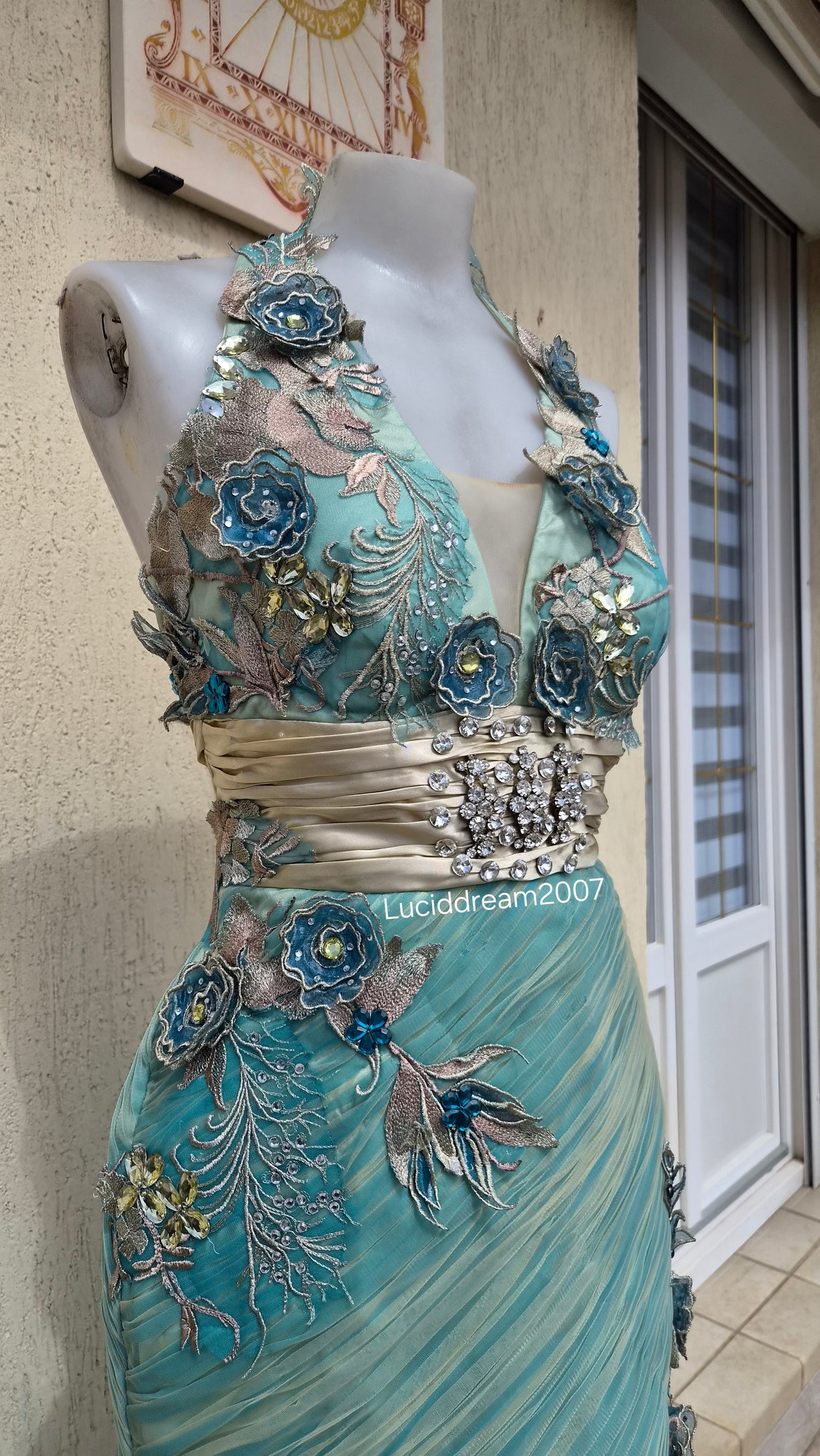 Maxi robe vert d'eau avec broderies