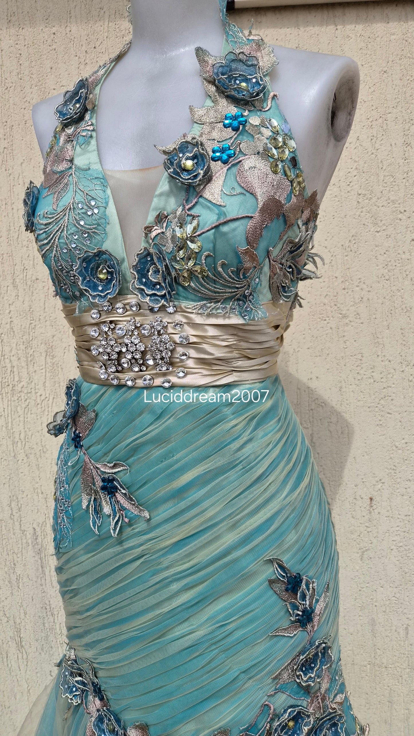 Maxi robe vert d'eau avec broderies