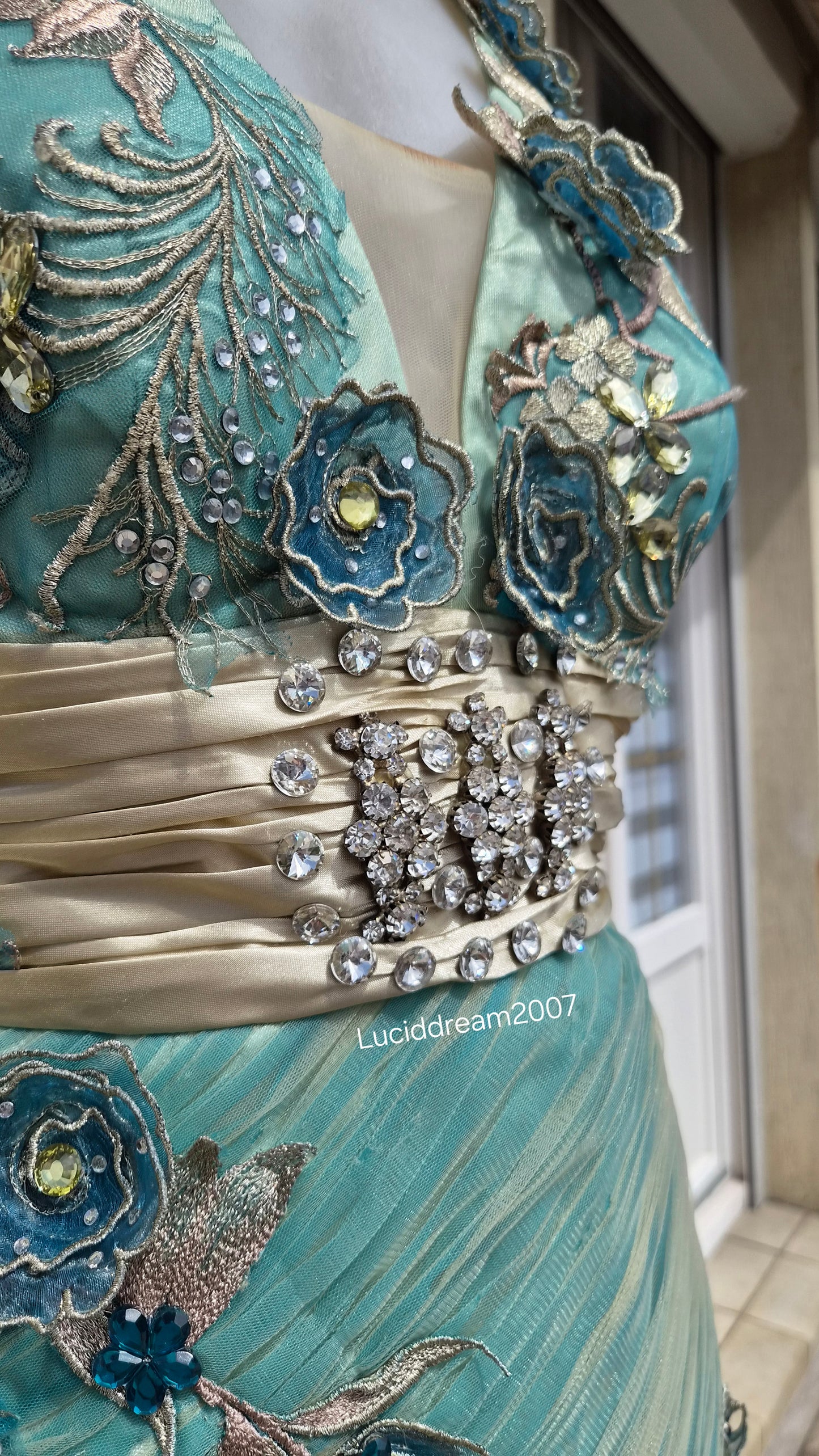 Maxi robe vert d'eau avec broderies