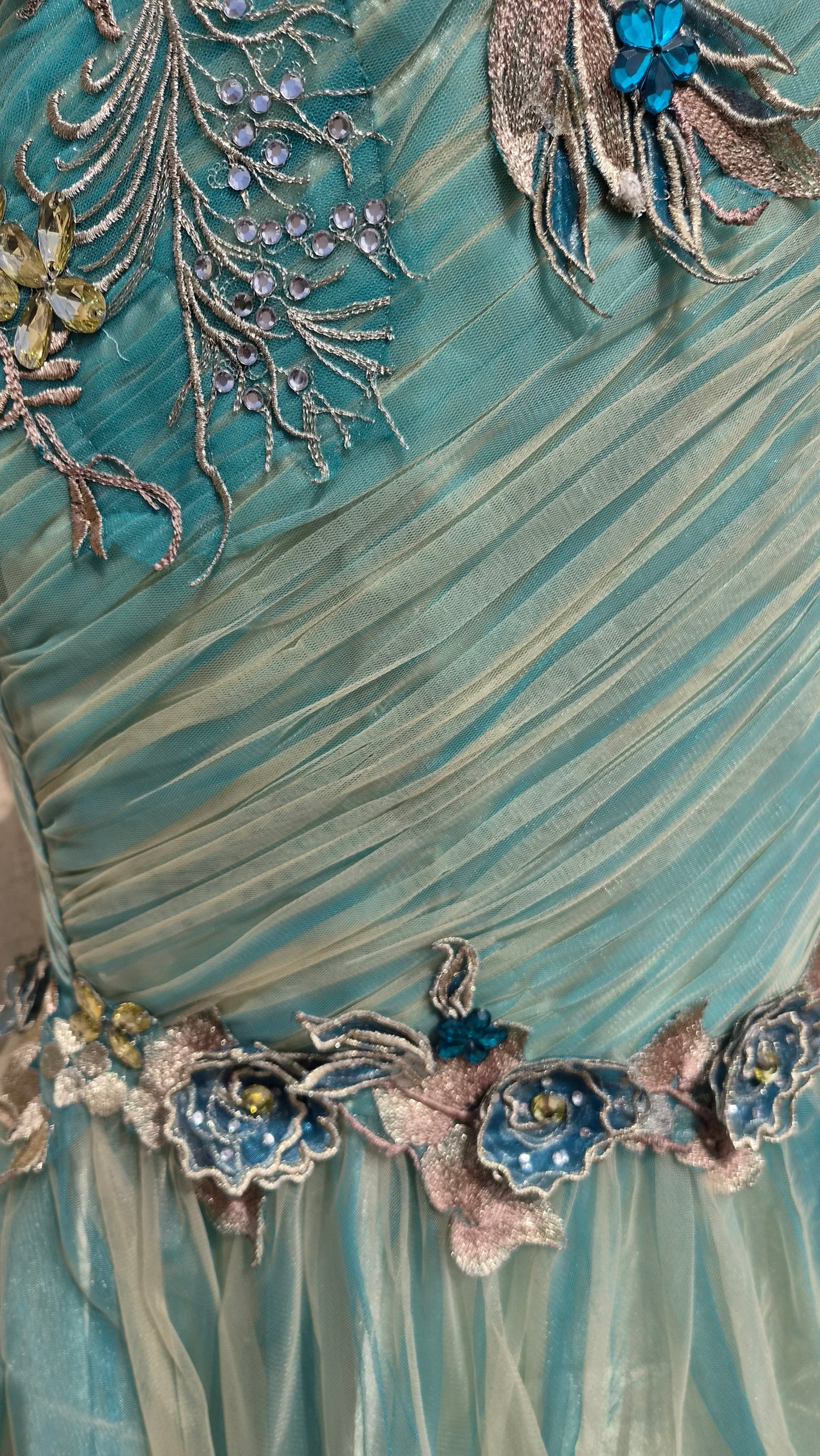 Maxi robe vert d'eau avec broderies