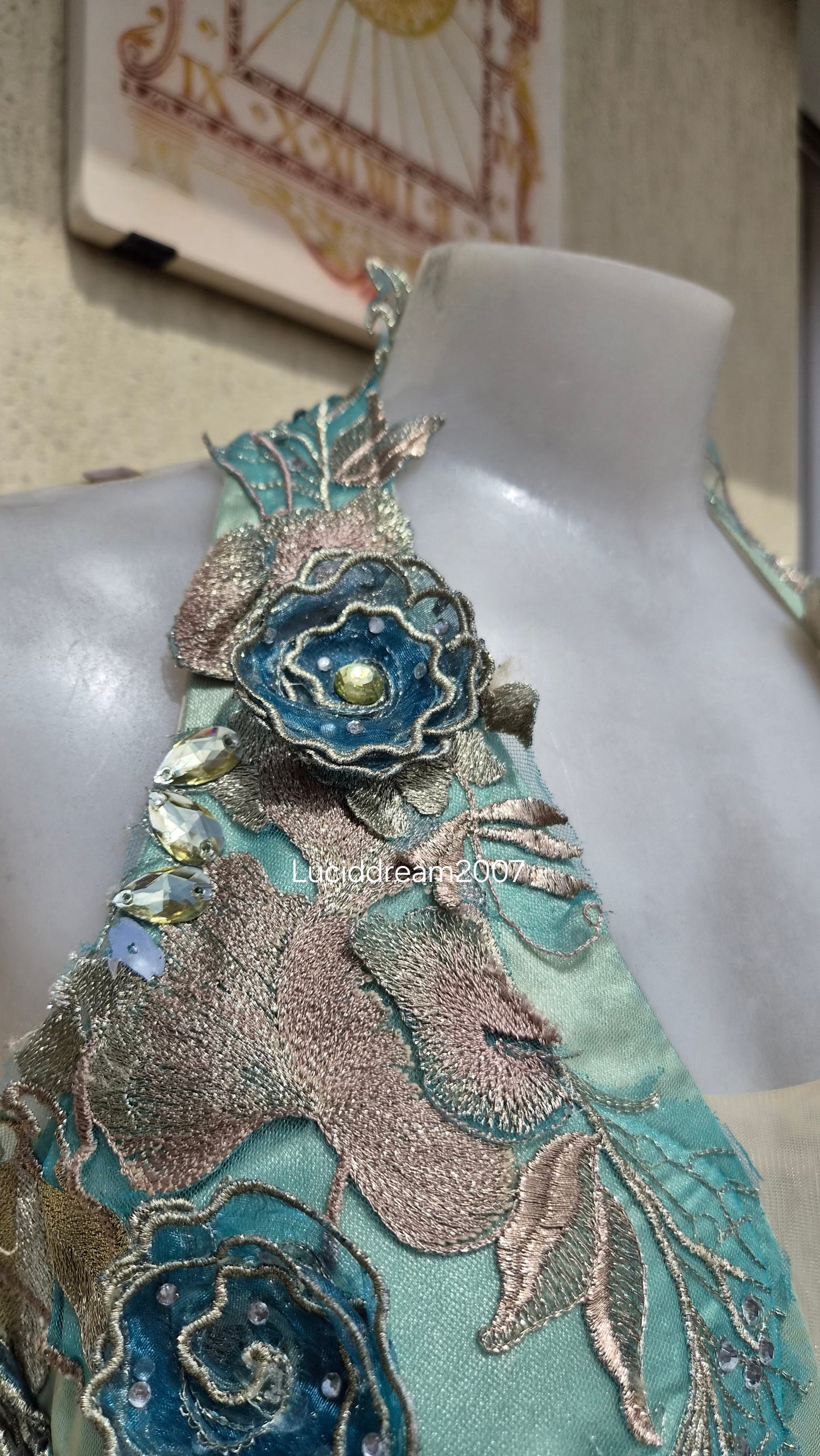 Maxi robe vert d'eau avec broderies
