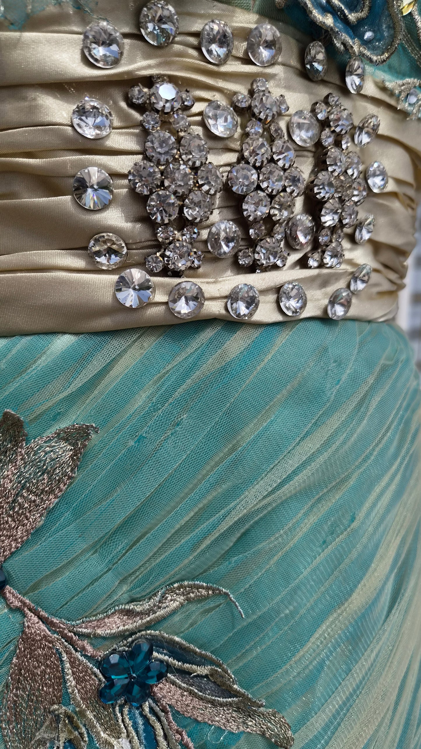 Maxi robe vert d'eau avec broderies