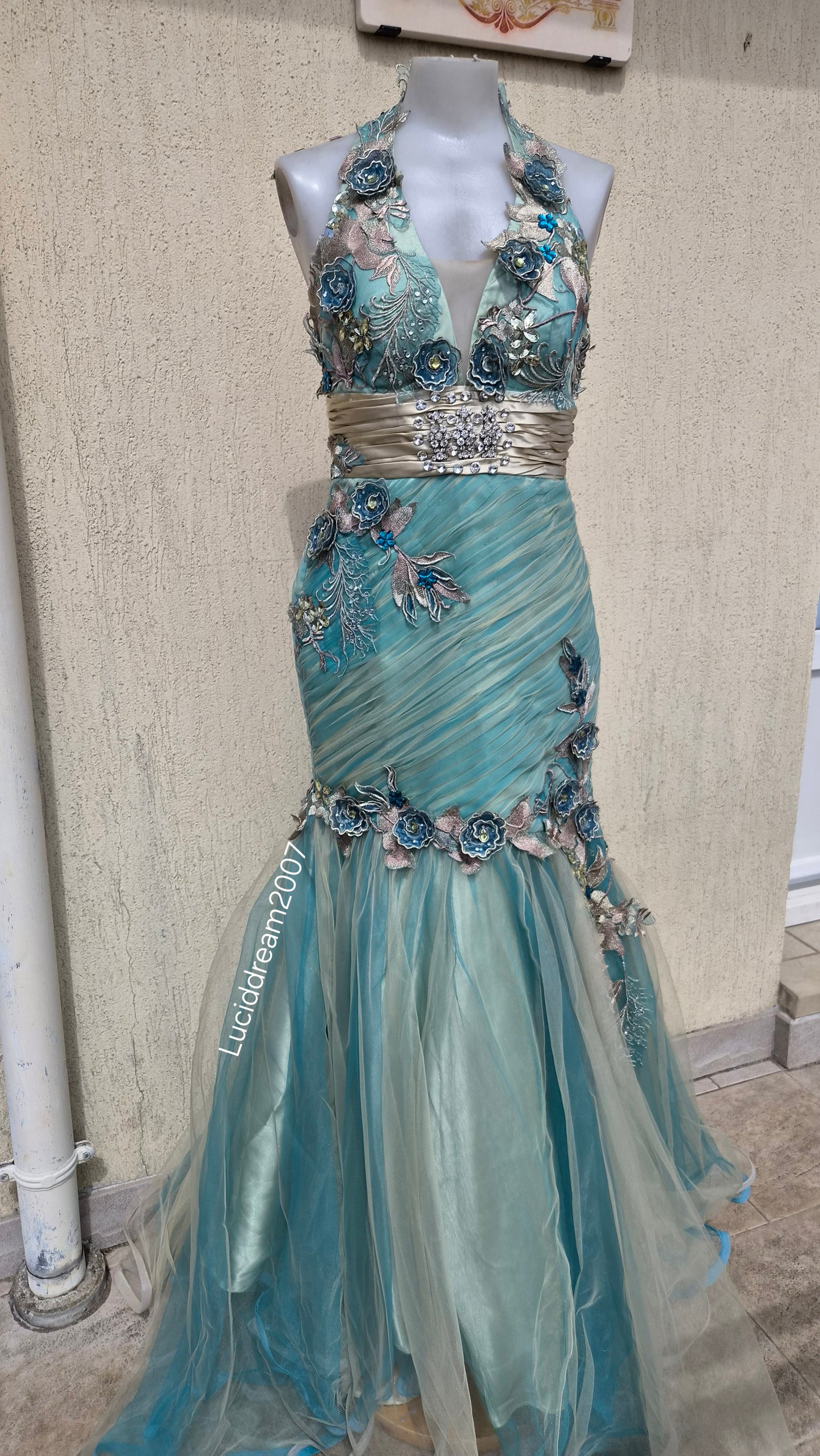 Maxi robe vert d'eau avec broderies