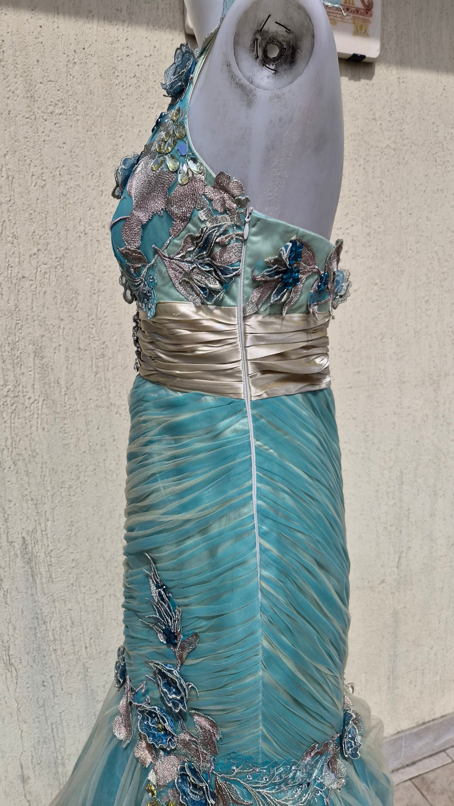 Maxi robe vert d'eau avec broderies