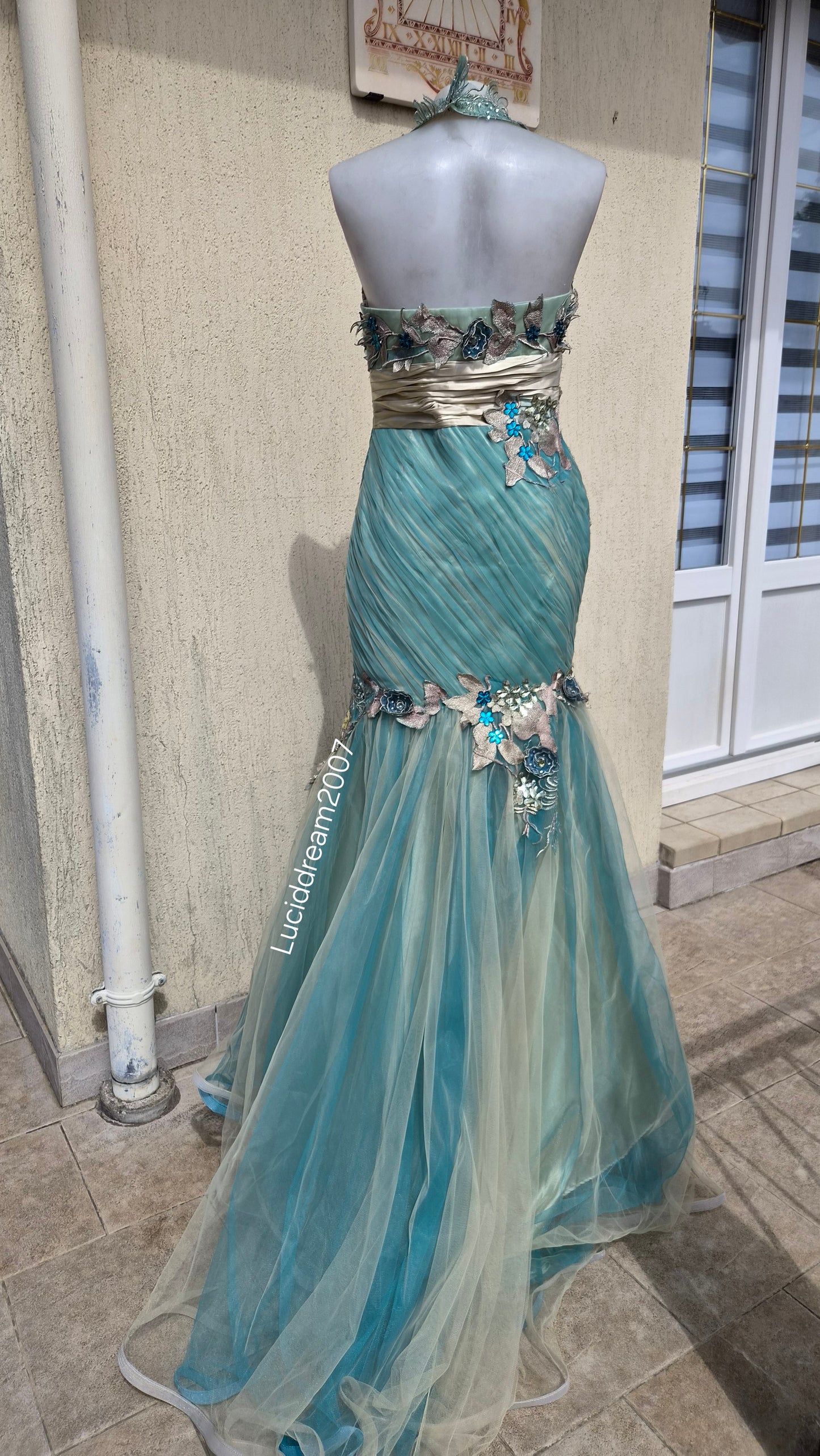 Maxi robe vert d'eau avec broderies