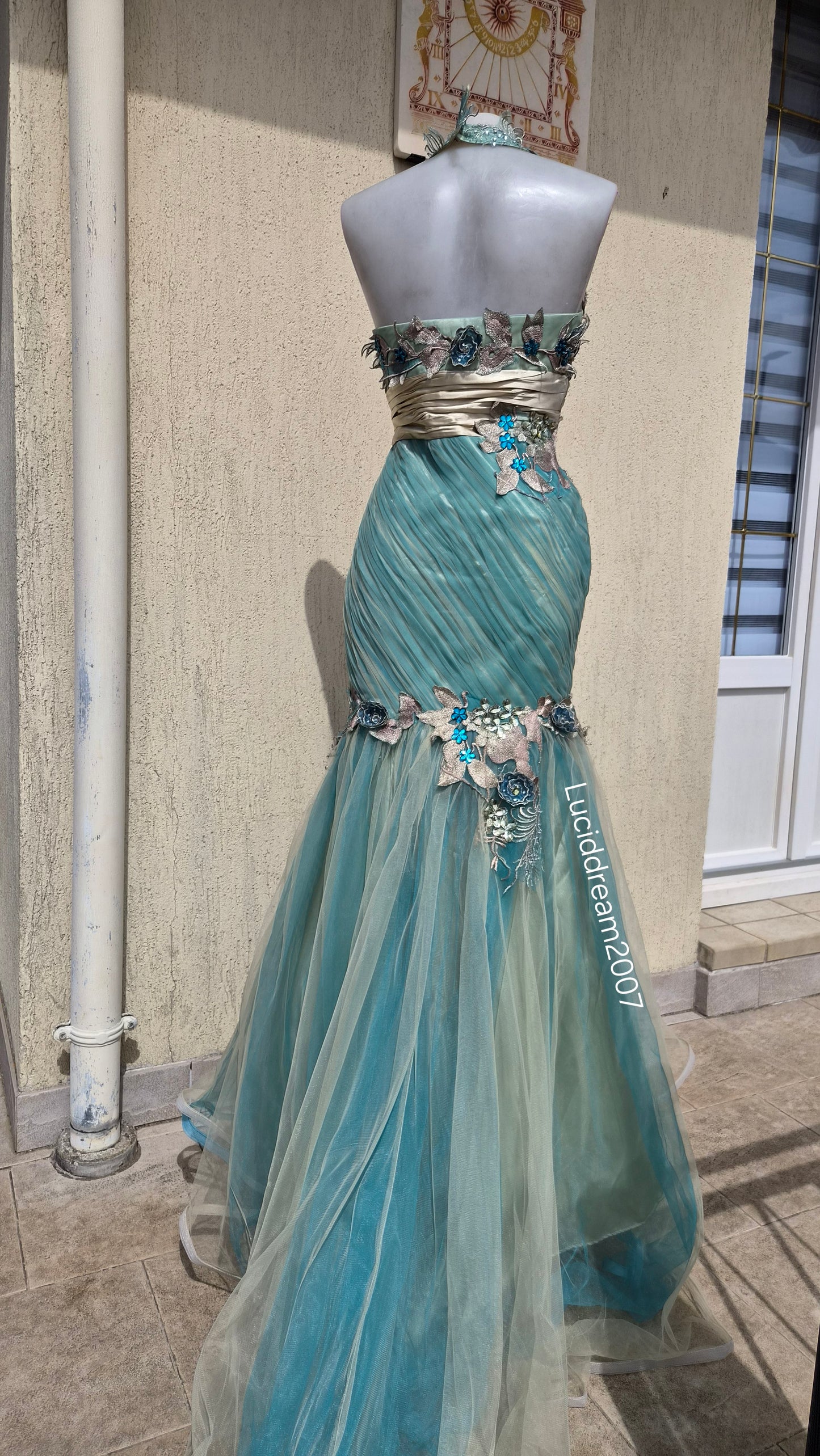 Maxi robe vert d'eau avec broderies