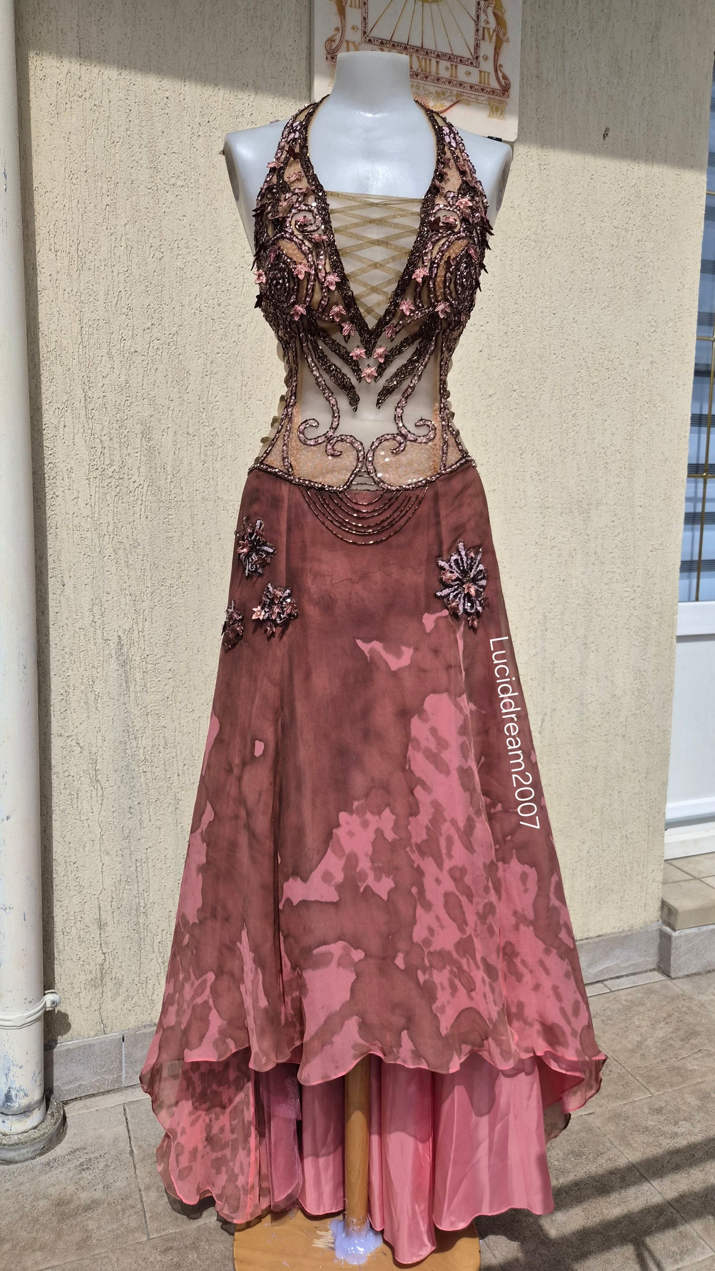 Robe dos nu brodée