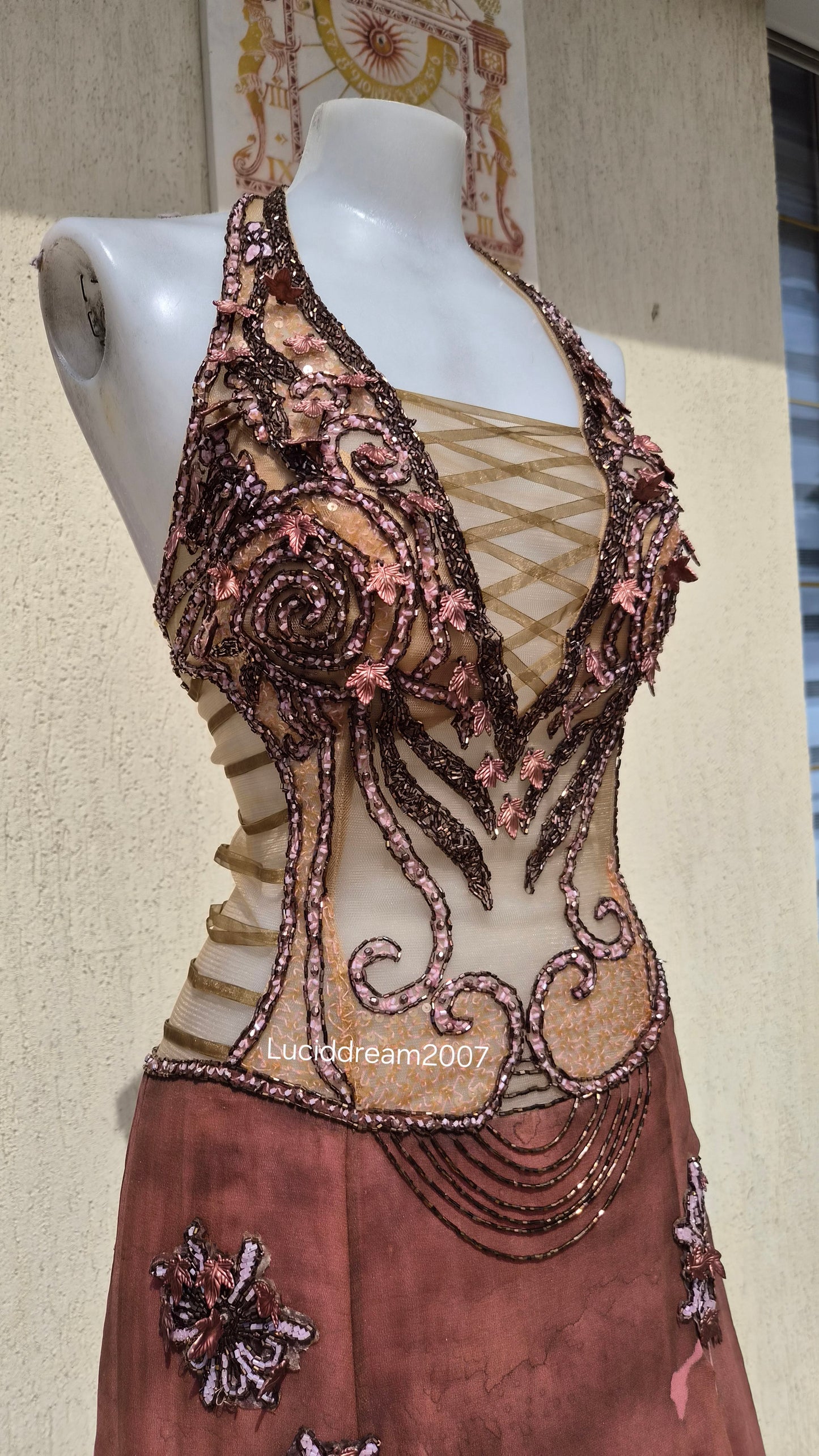 Robe dos nu brodée