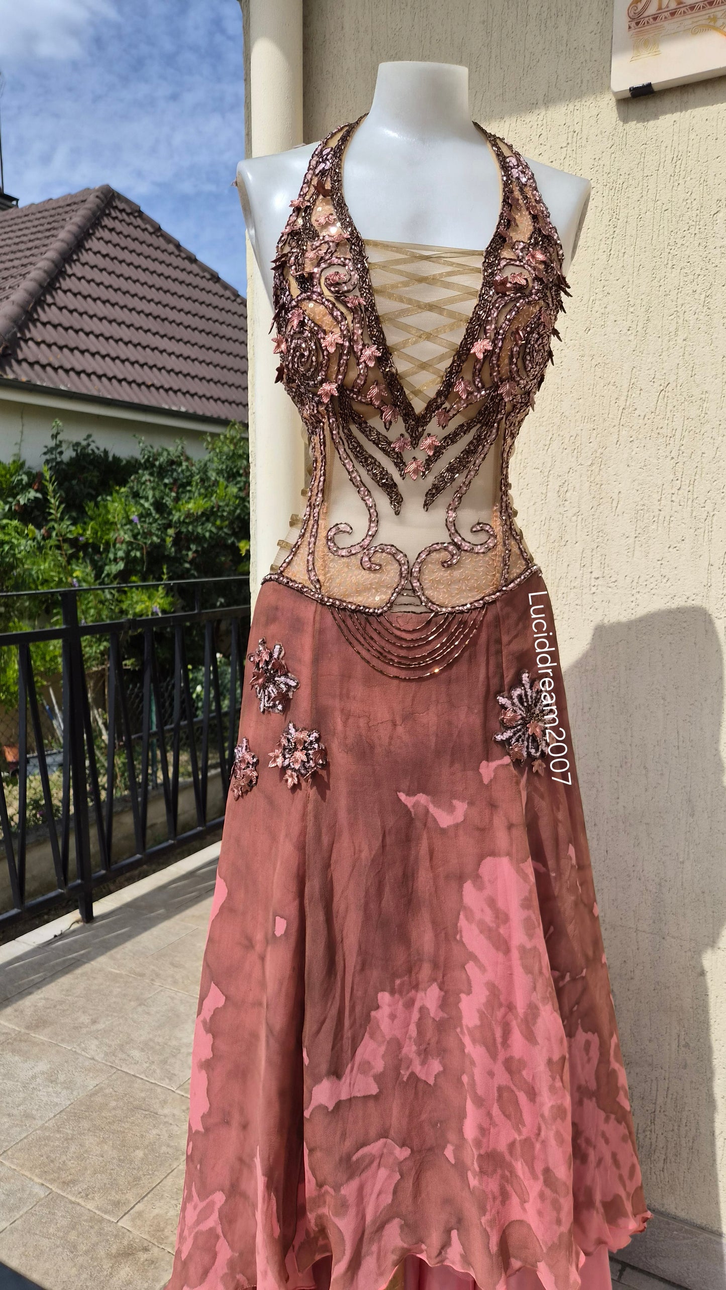Robe dos nu brodée