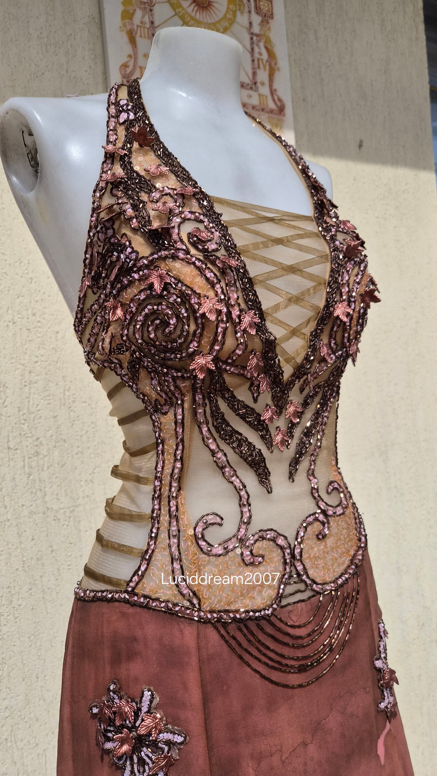 Robe dos nu brodée