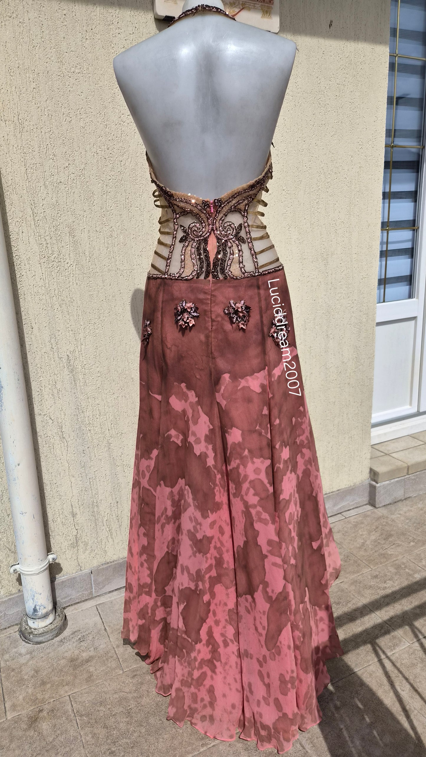Robe dos nu brodée