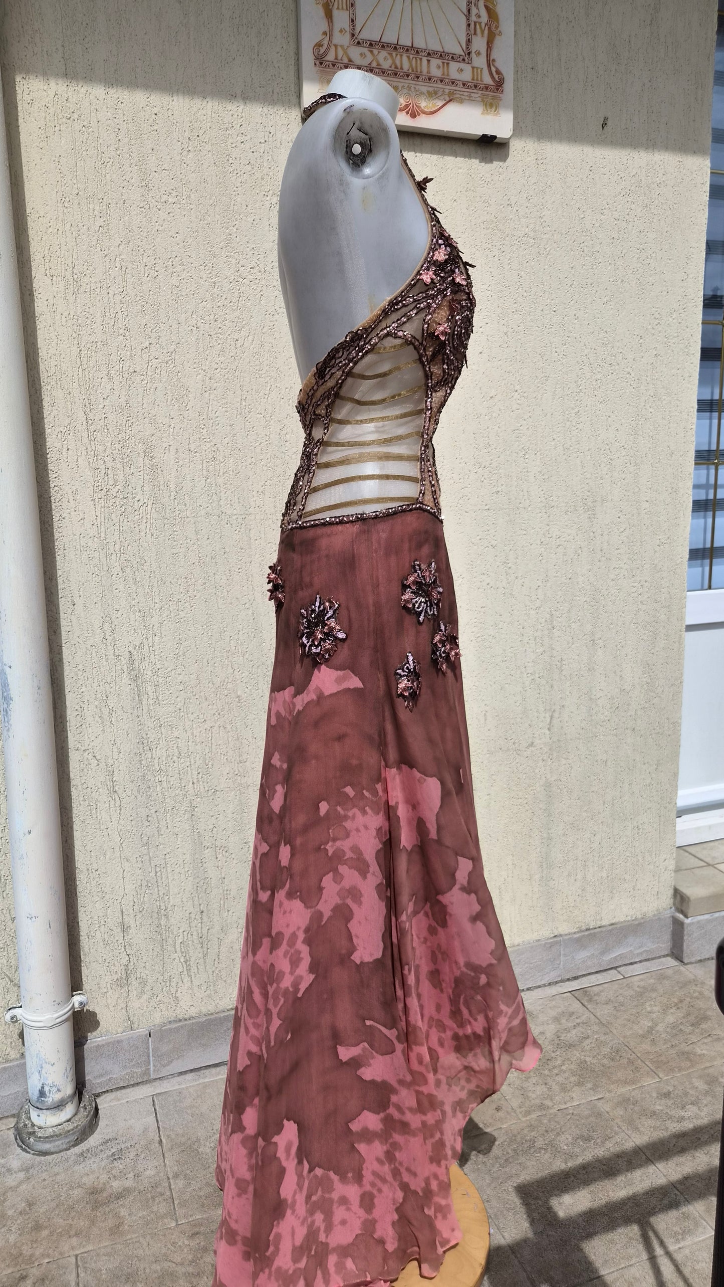 Robe dos nu brodée