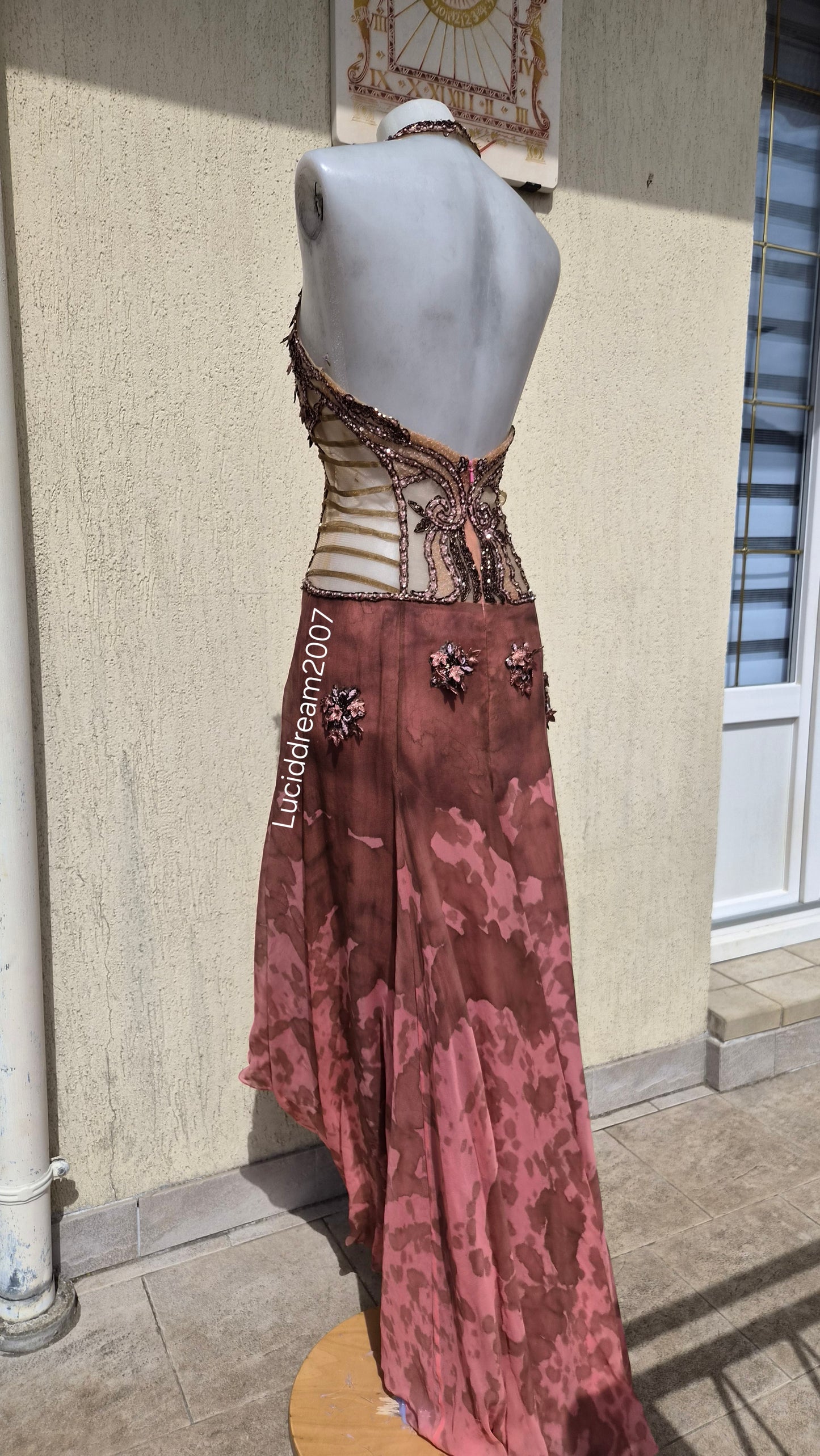 Robe dos nu brodée