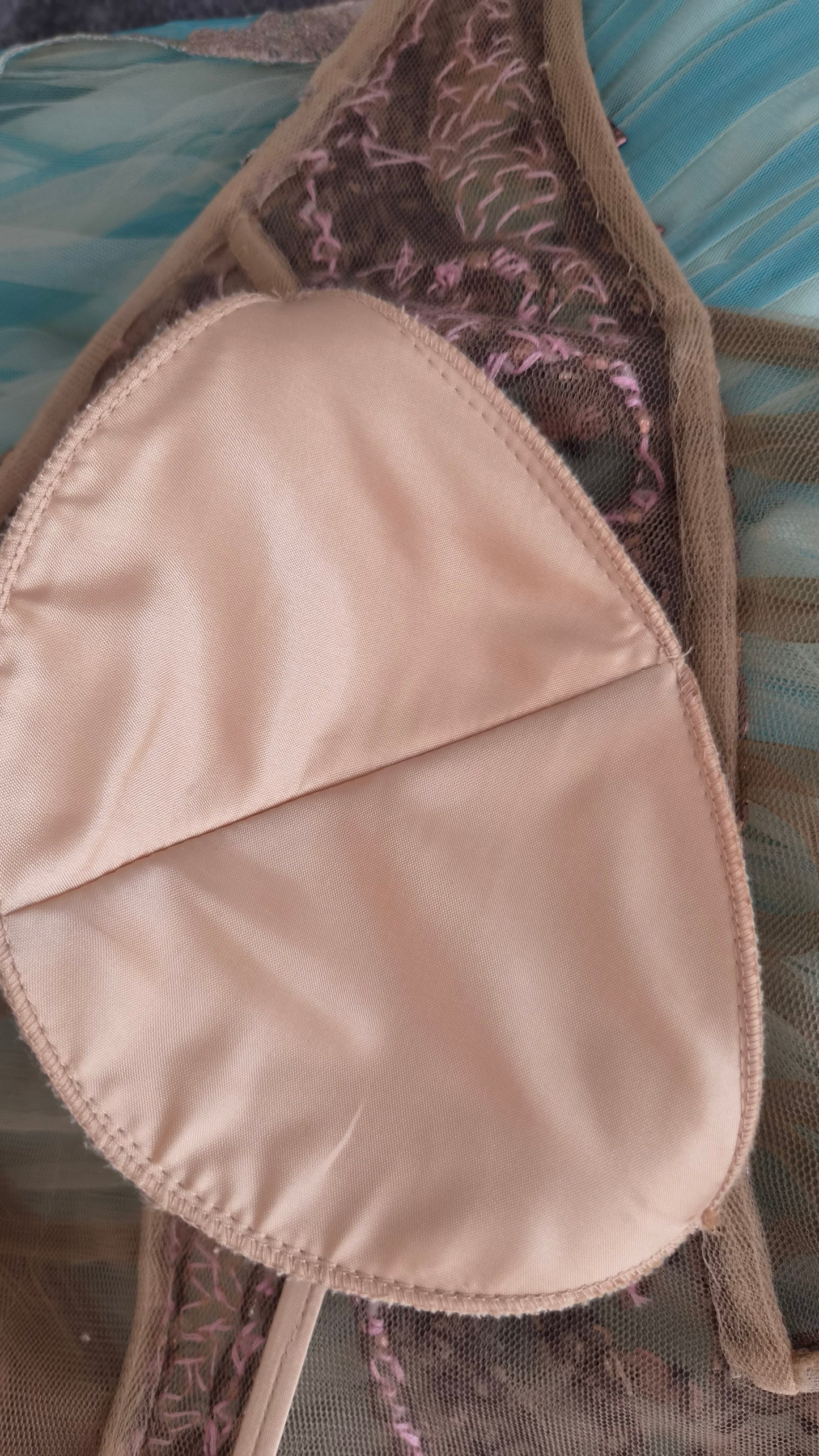 Robe dos nu brodée