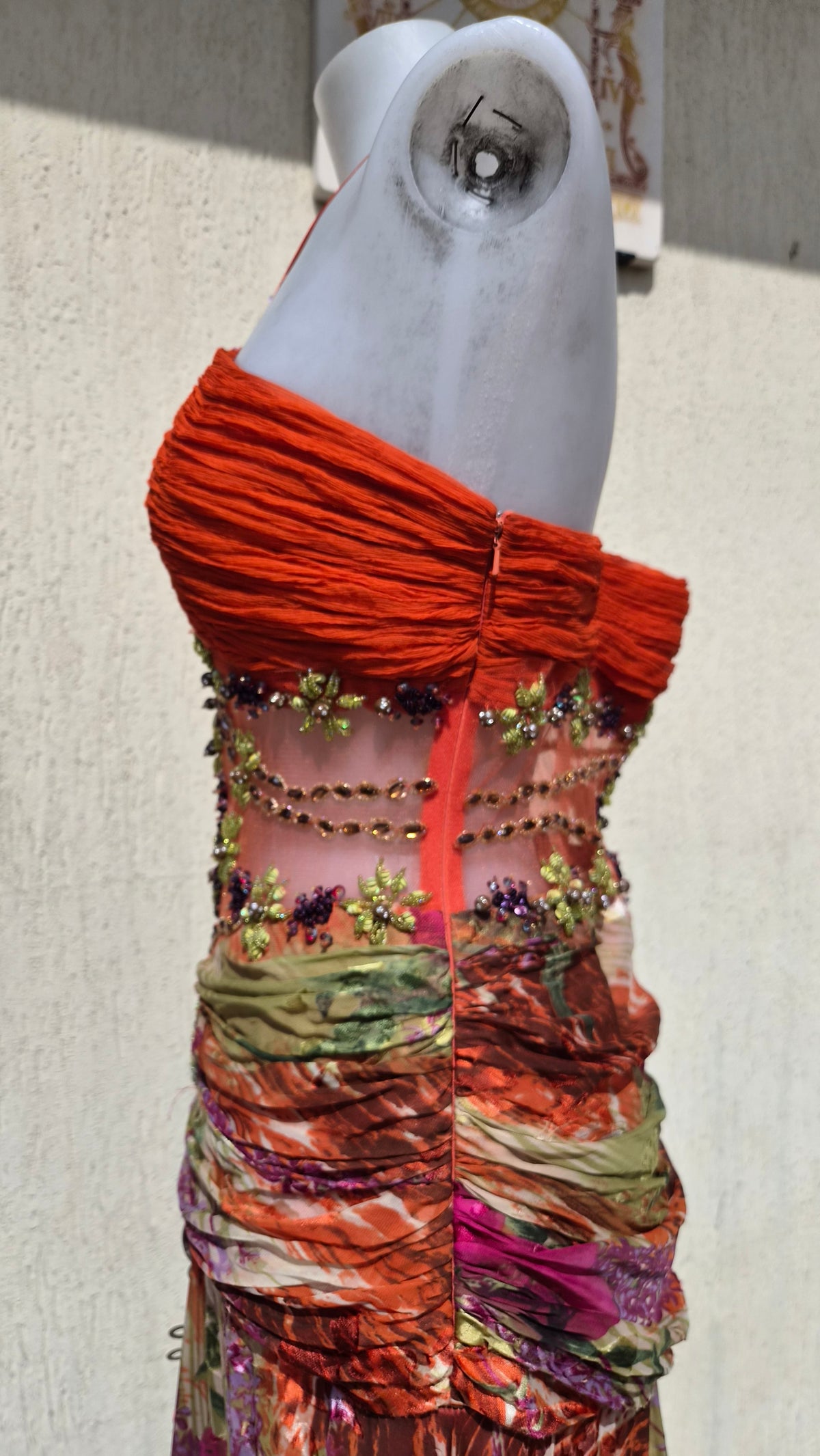 Robe bustier en soie brodée