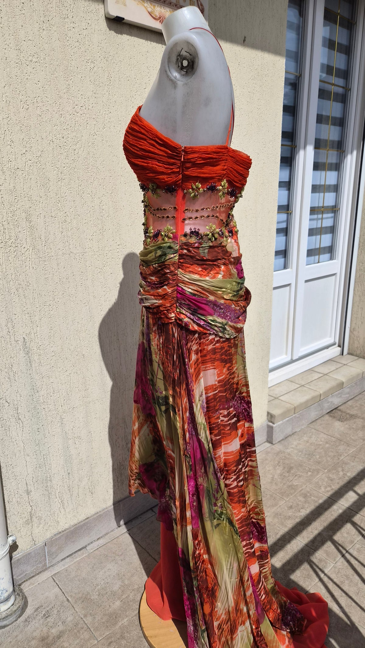 Robe bustier en soie brodée