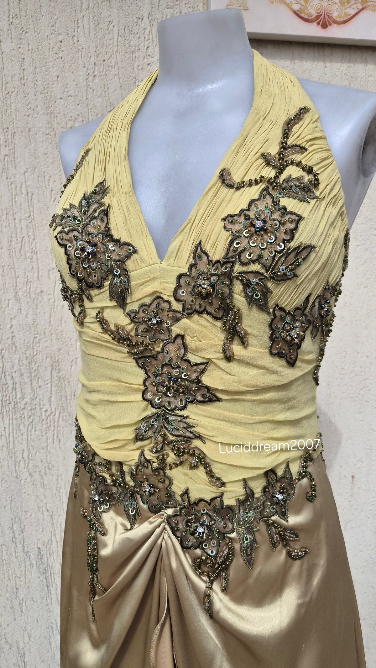 Robe dos nu détails soie et broderies