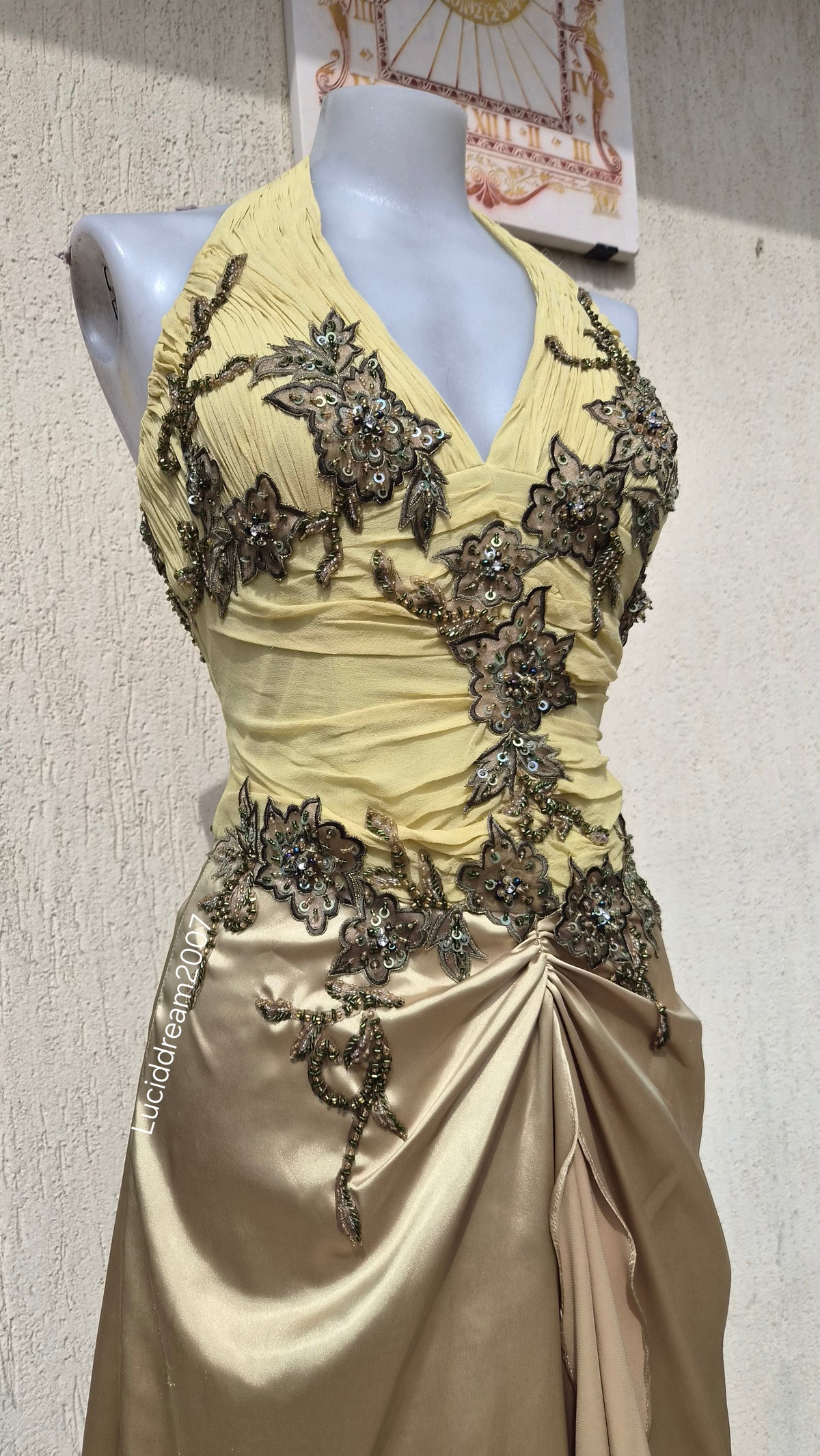 Robe dos nu détails soie et broderies