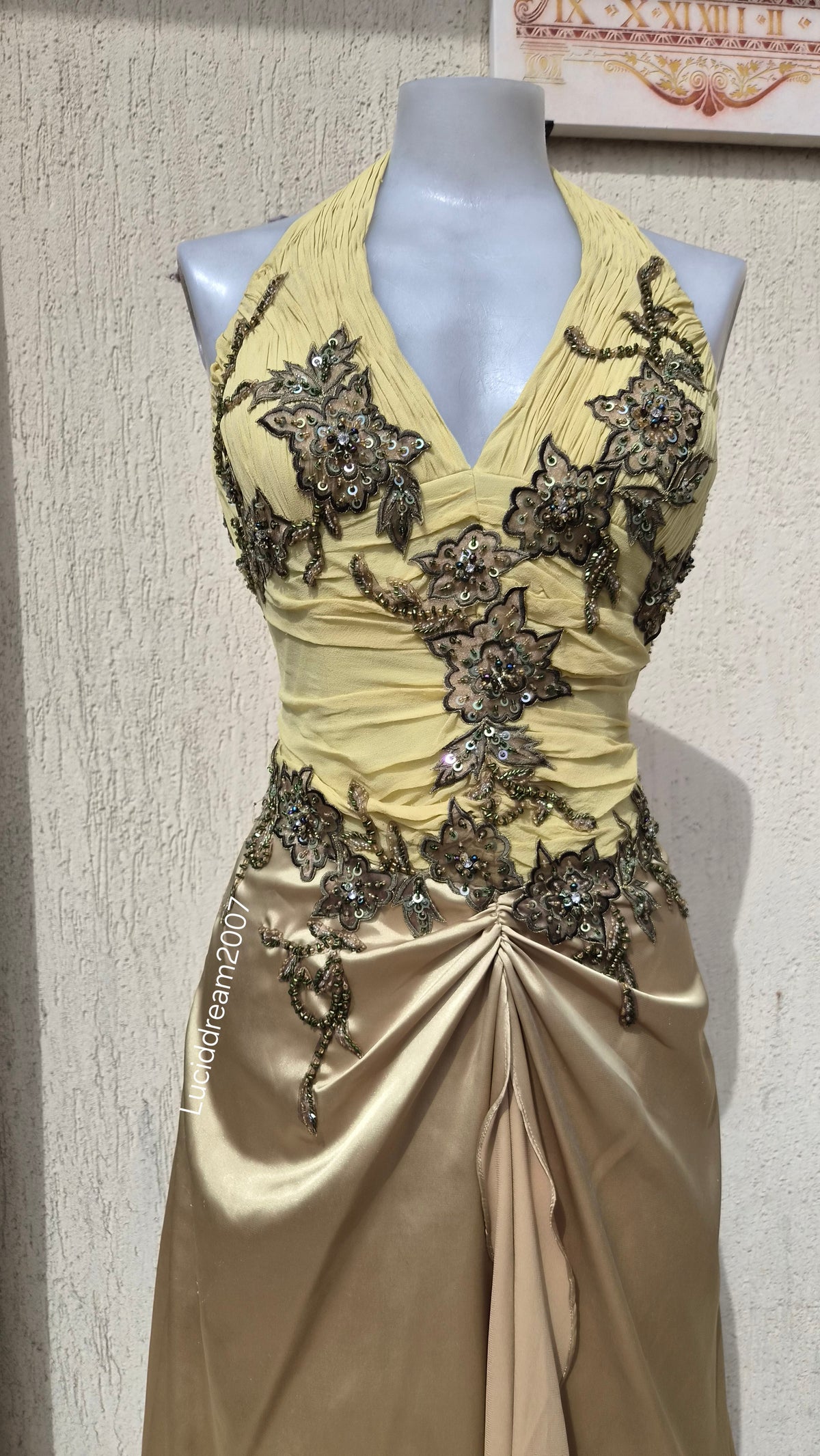 Robe dos nu détails soie et broderies
