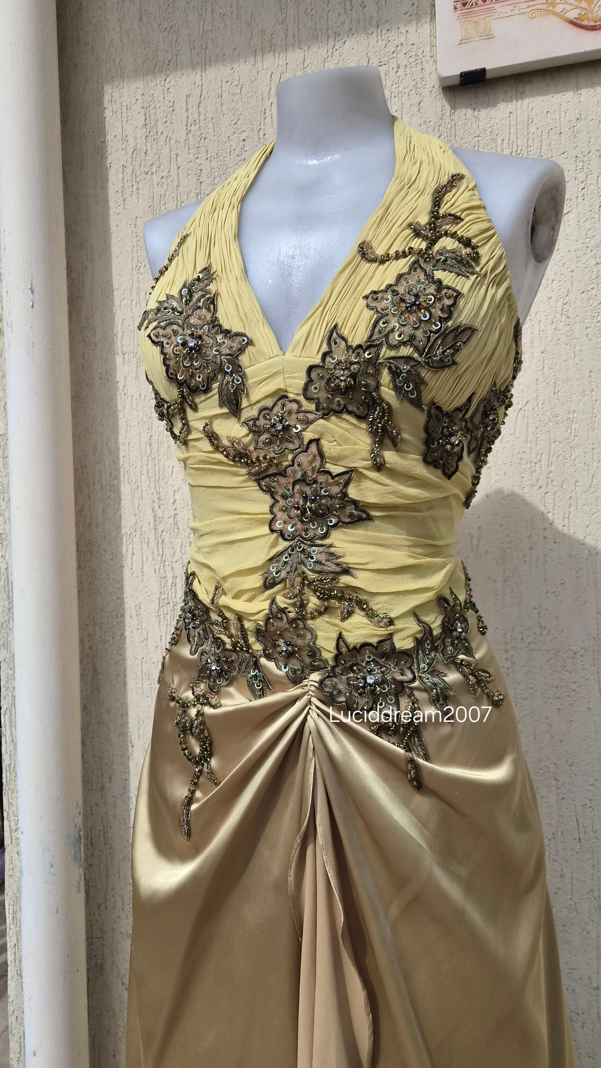 Robe dos nu détails soie et broderies
