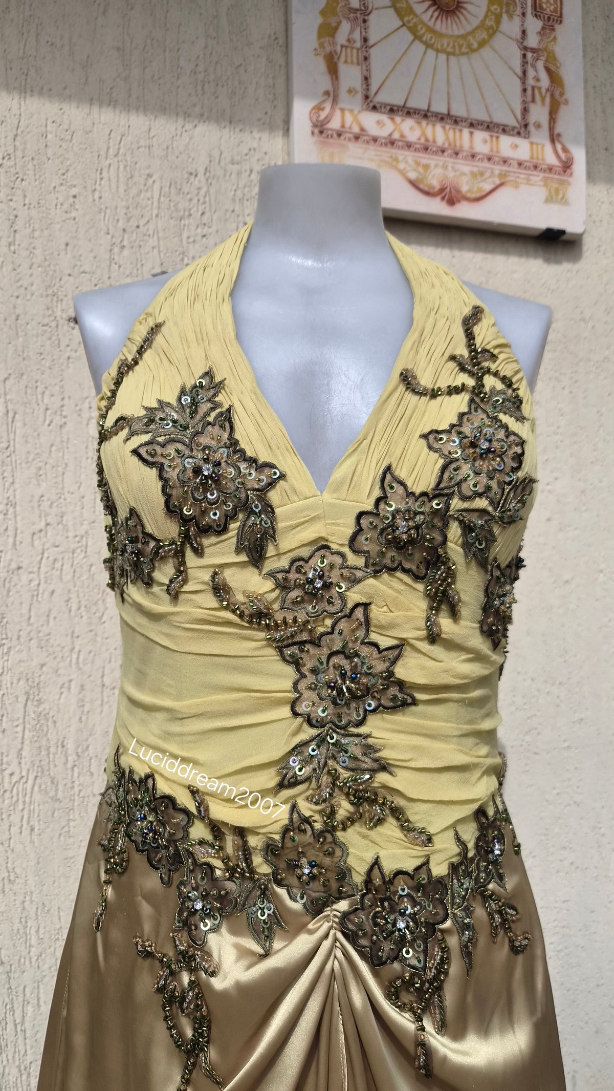 Robe dos nu détails soie et broderies