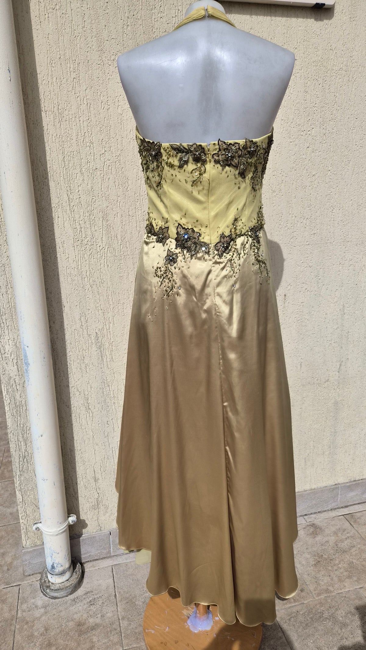 Robe dos nu détails soie et broderies