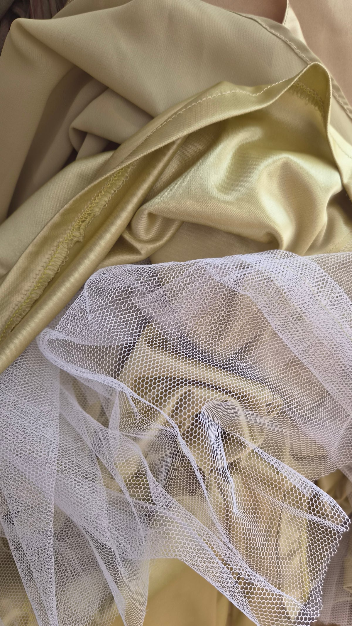 Robe dos nu détails soie et broderies