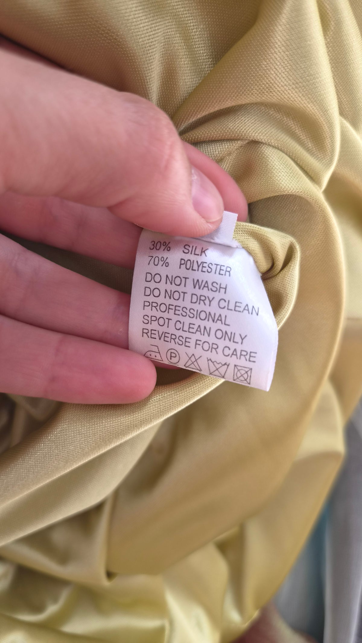 Robe dos nu détails soie et broderies