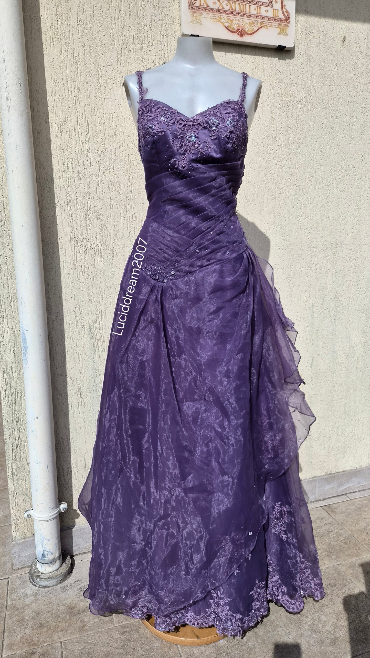 Maxi robe violette détails broderies