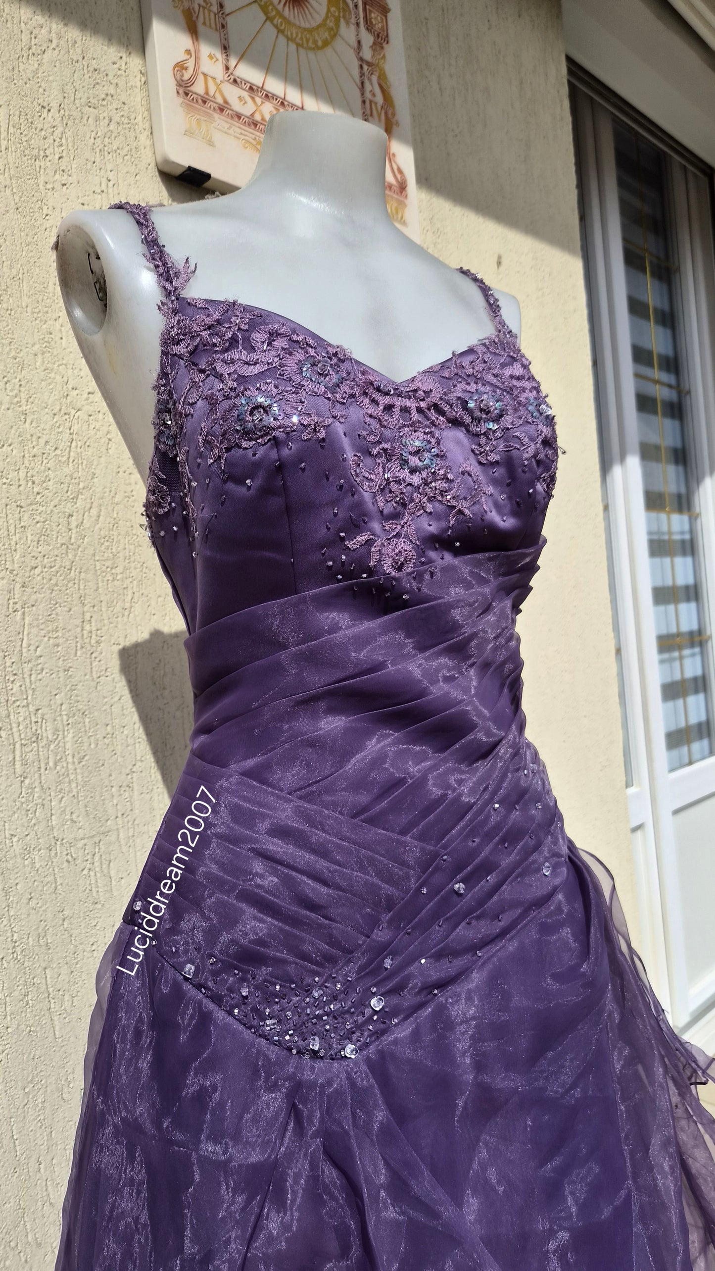 Maxi robe violette détails broderies