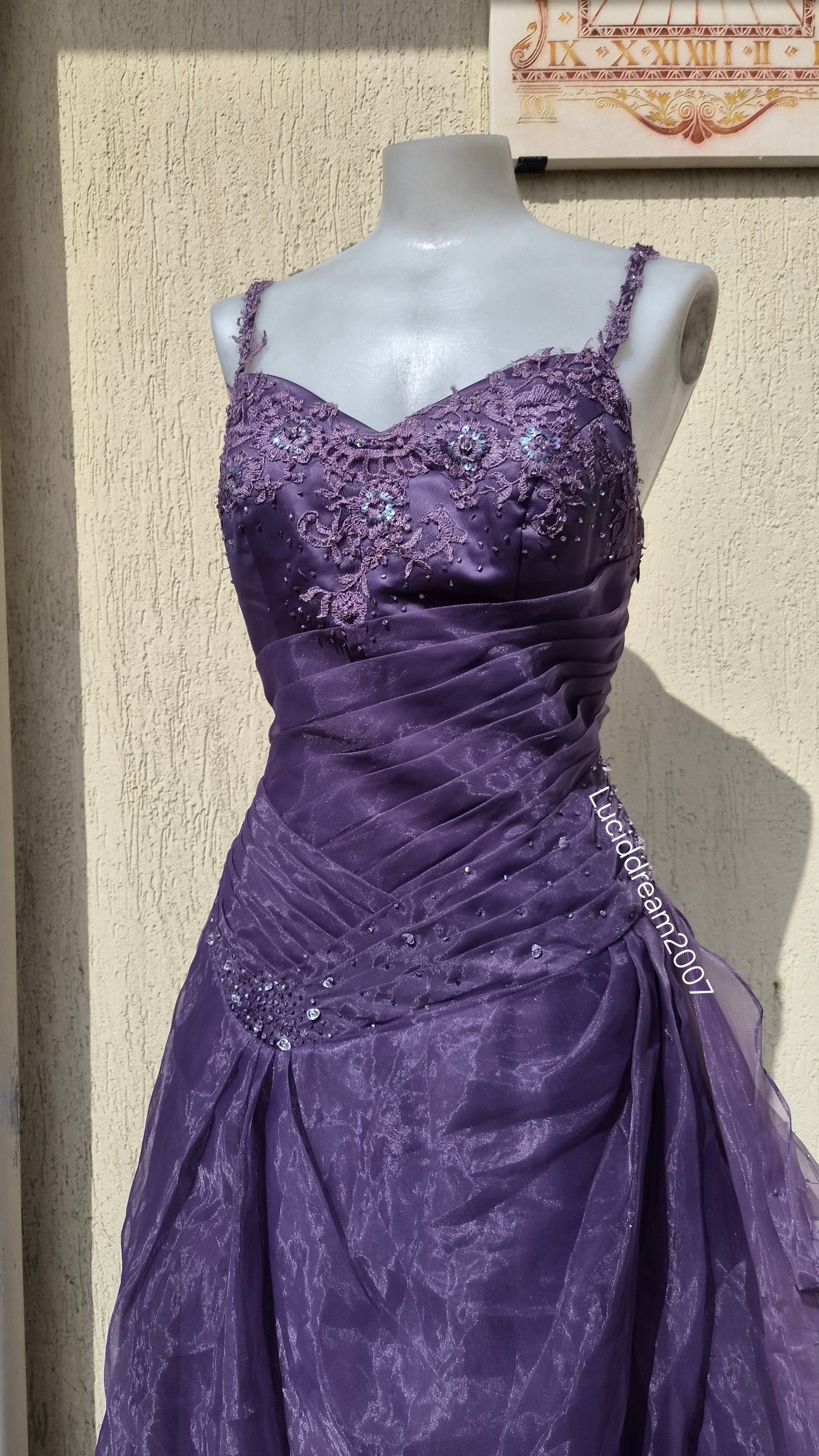 Maxi robe violette détails broderies