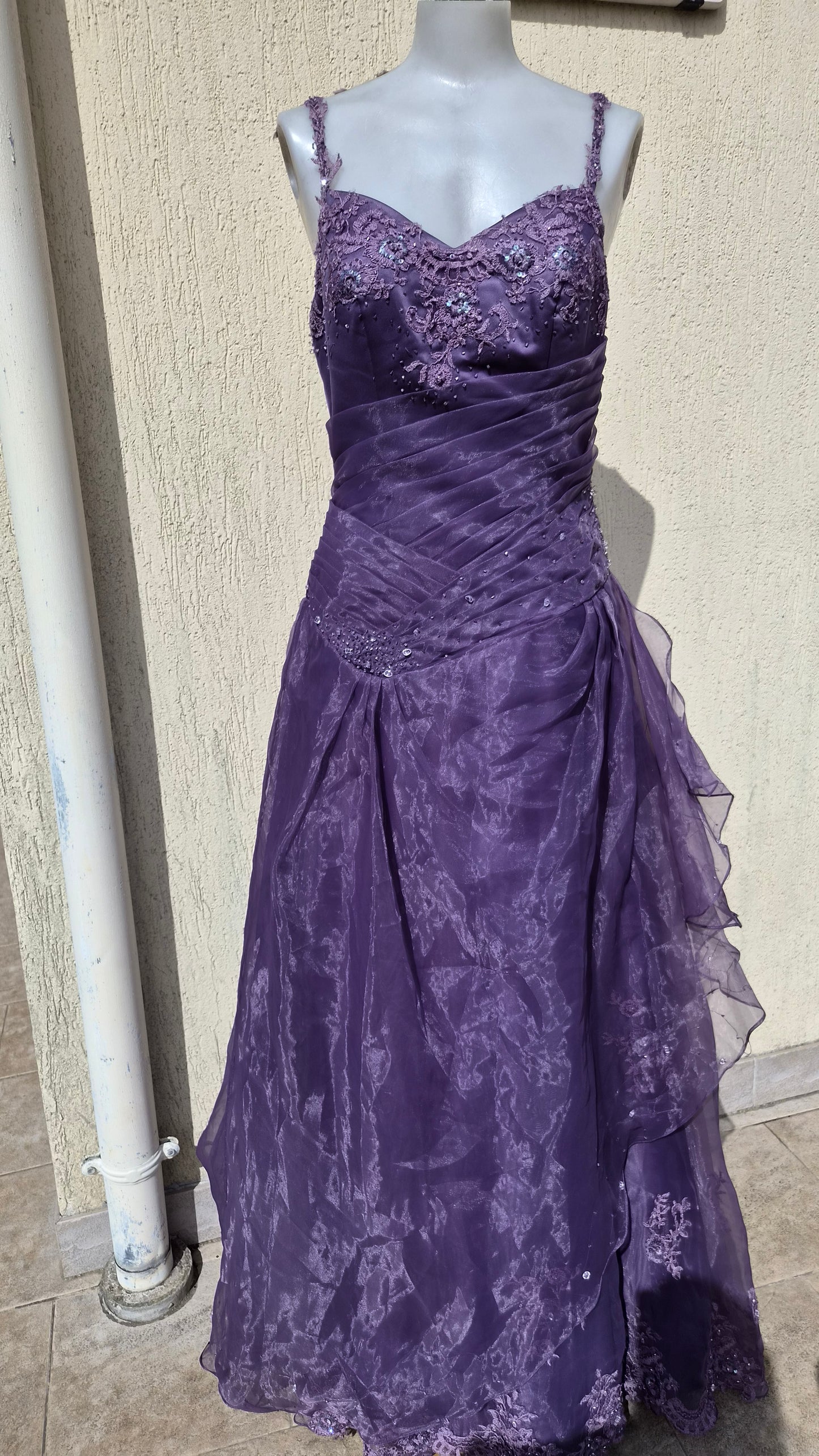 Maxi robe violette détails broderies