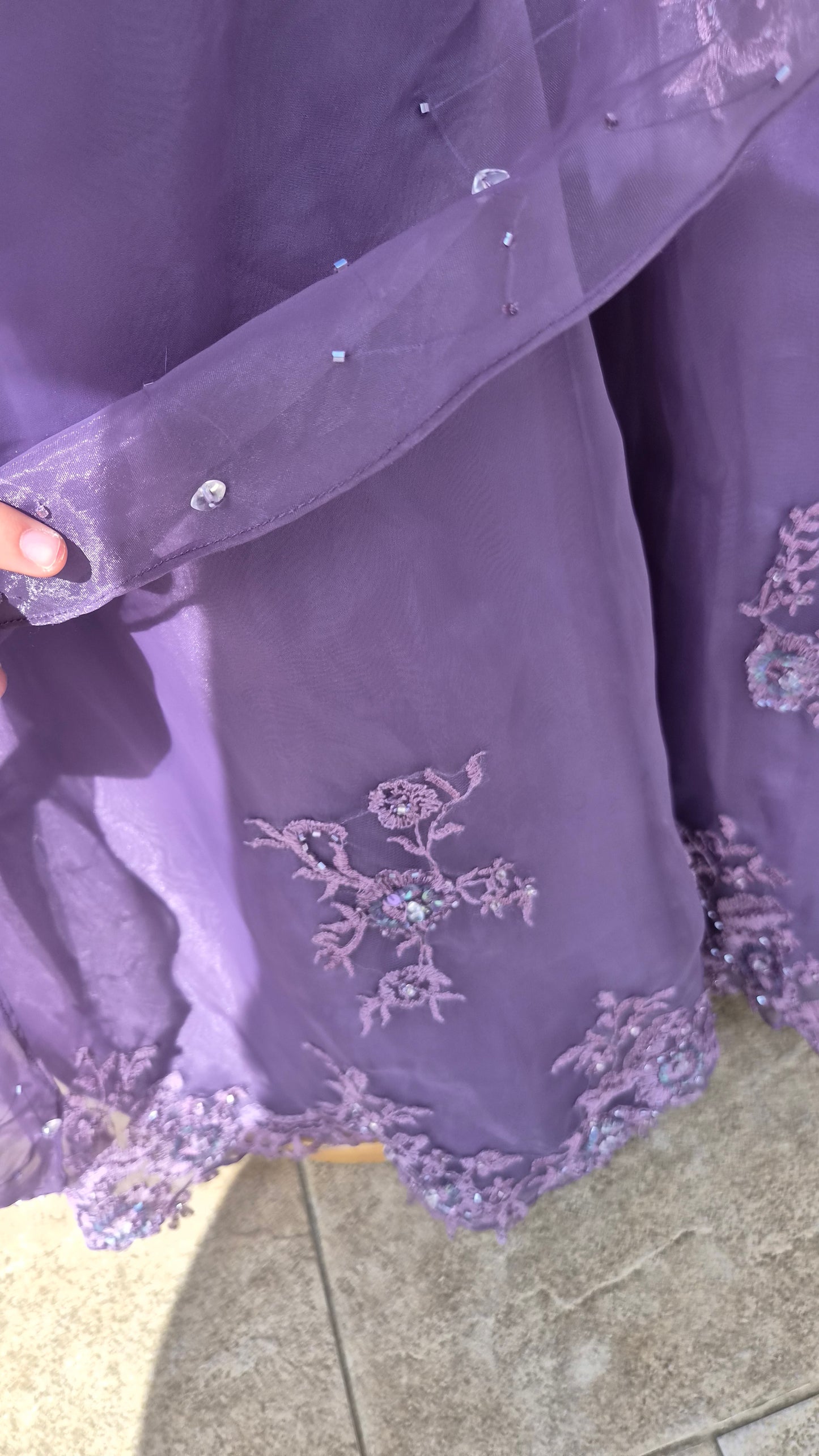 Maxi robe violette détails broderies