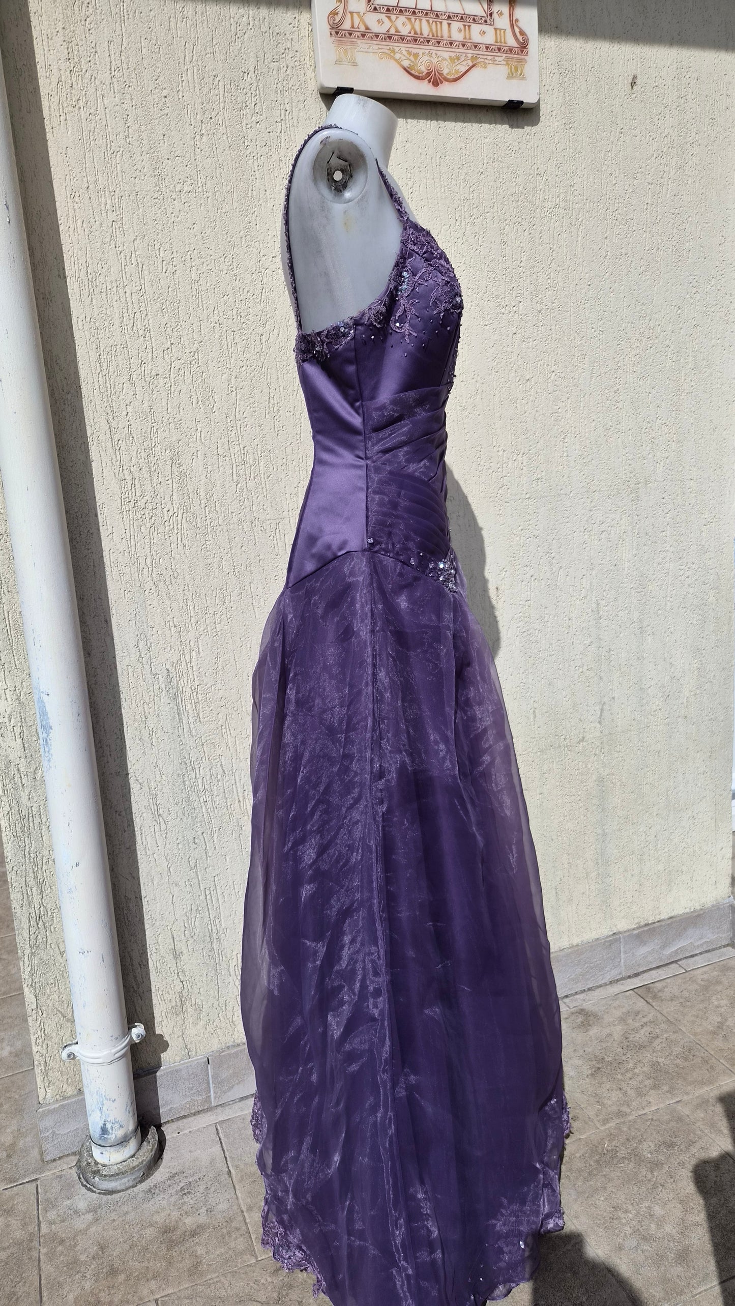 Maxi robe violette détails broderies
