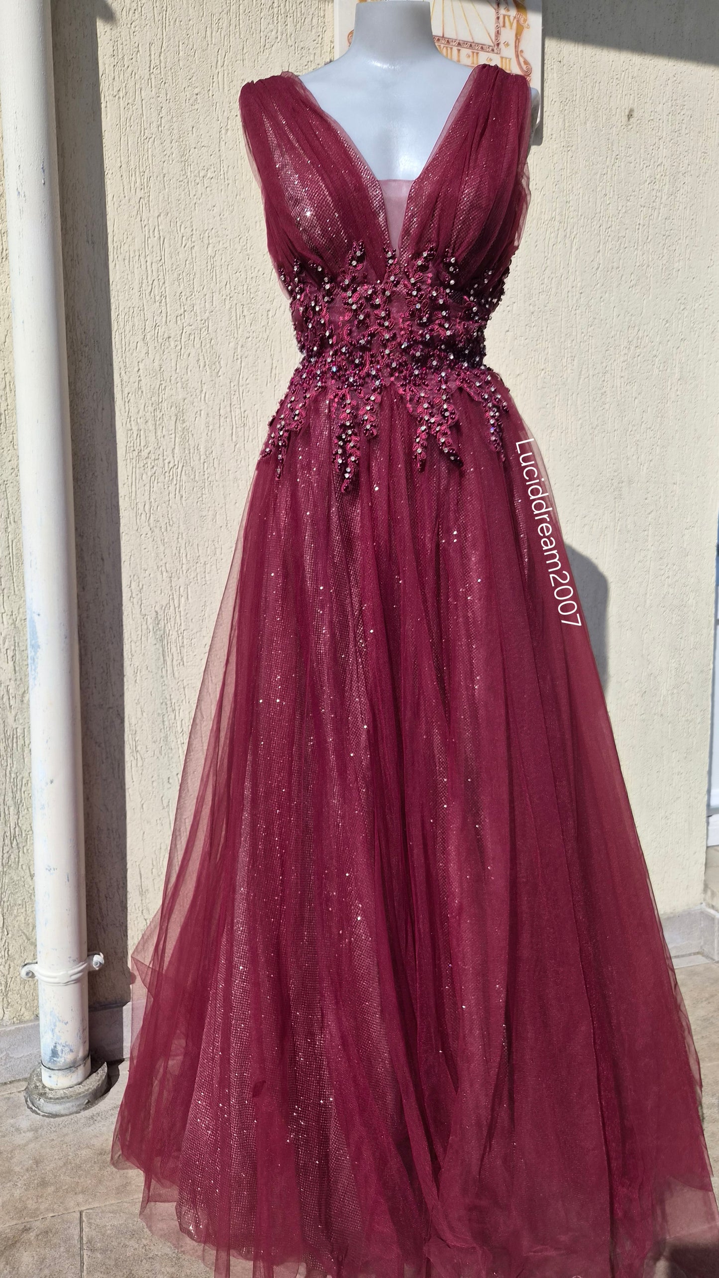 Maxi robe rouge avec broderies