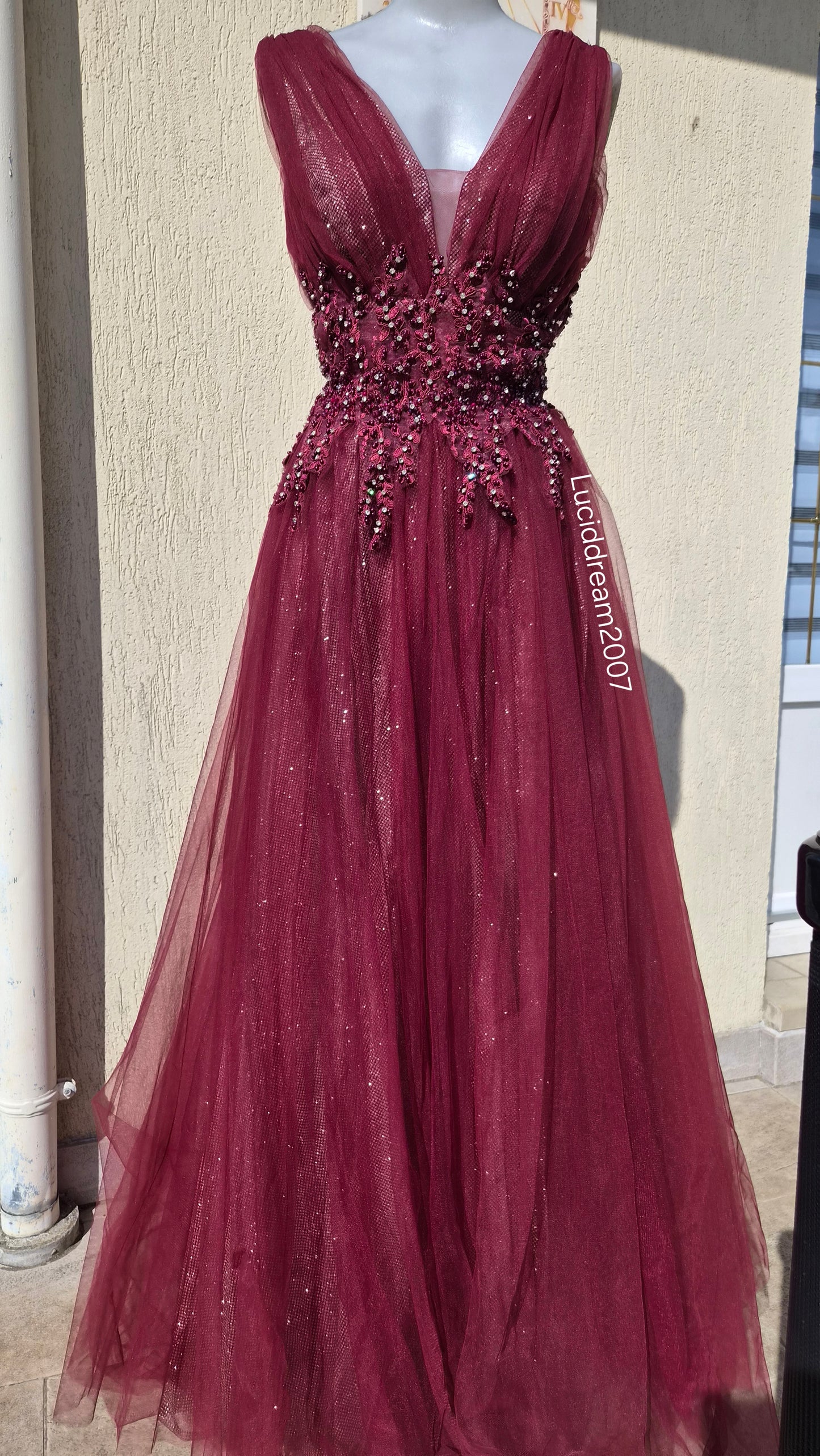 Maxi robe rouge avec broderies