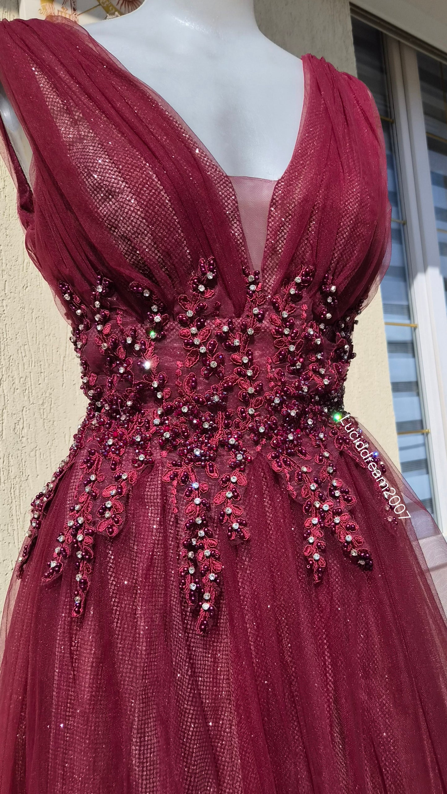 Maxi robe rouge avec broderies