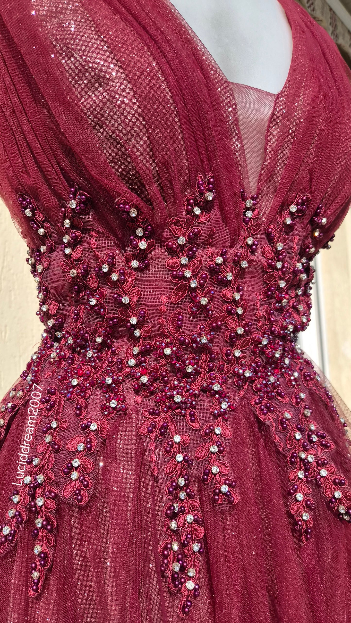 Maxi robe rouge avec broderies