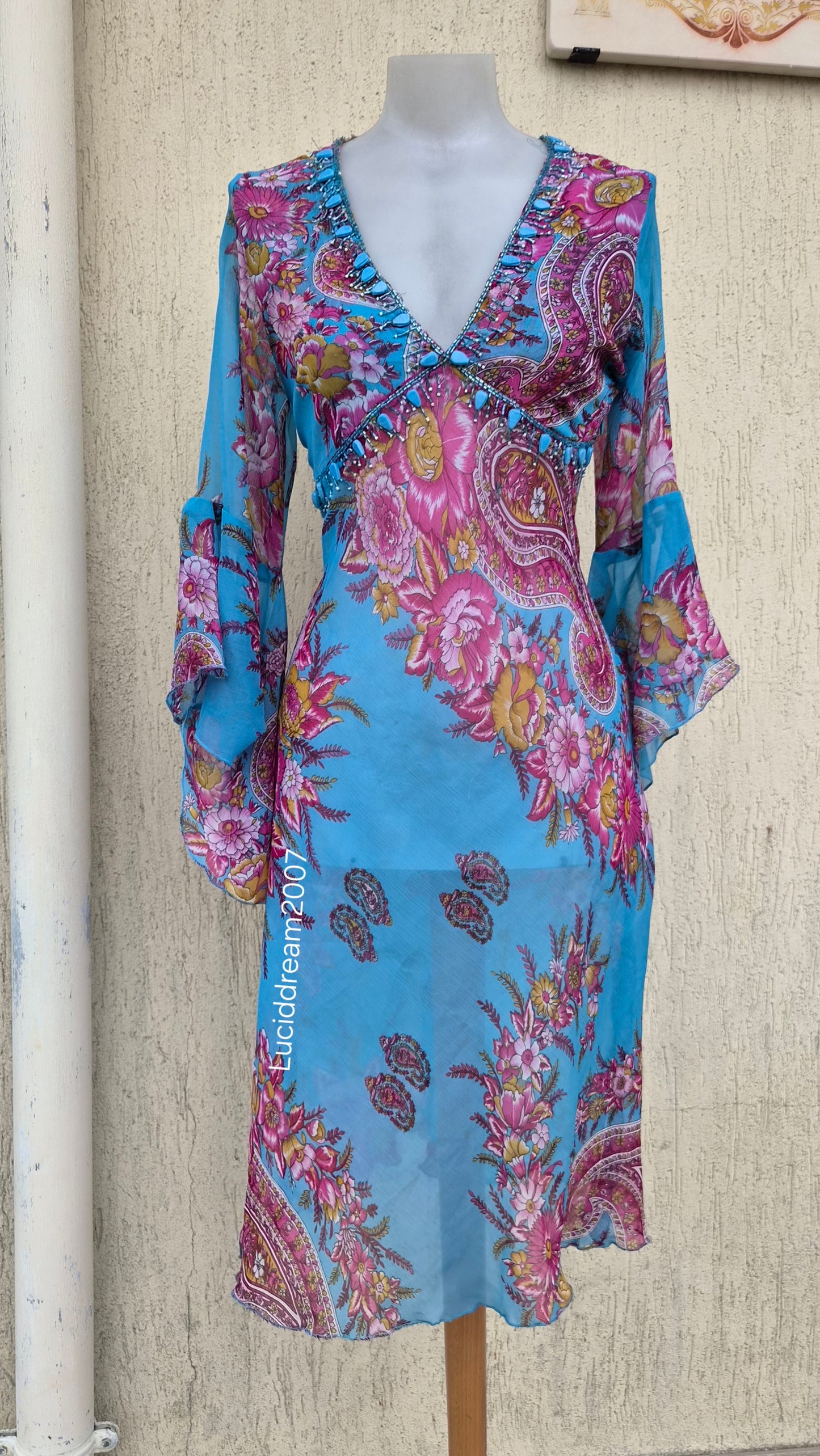 Robe de plage en voile bleu fleuri