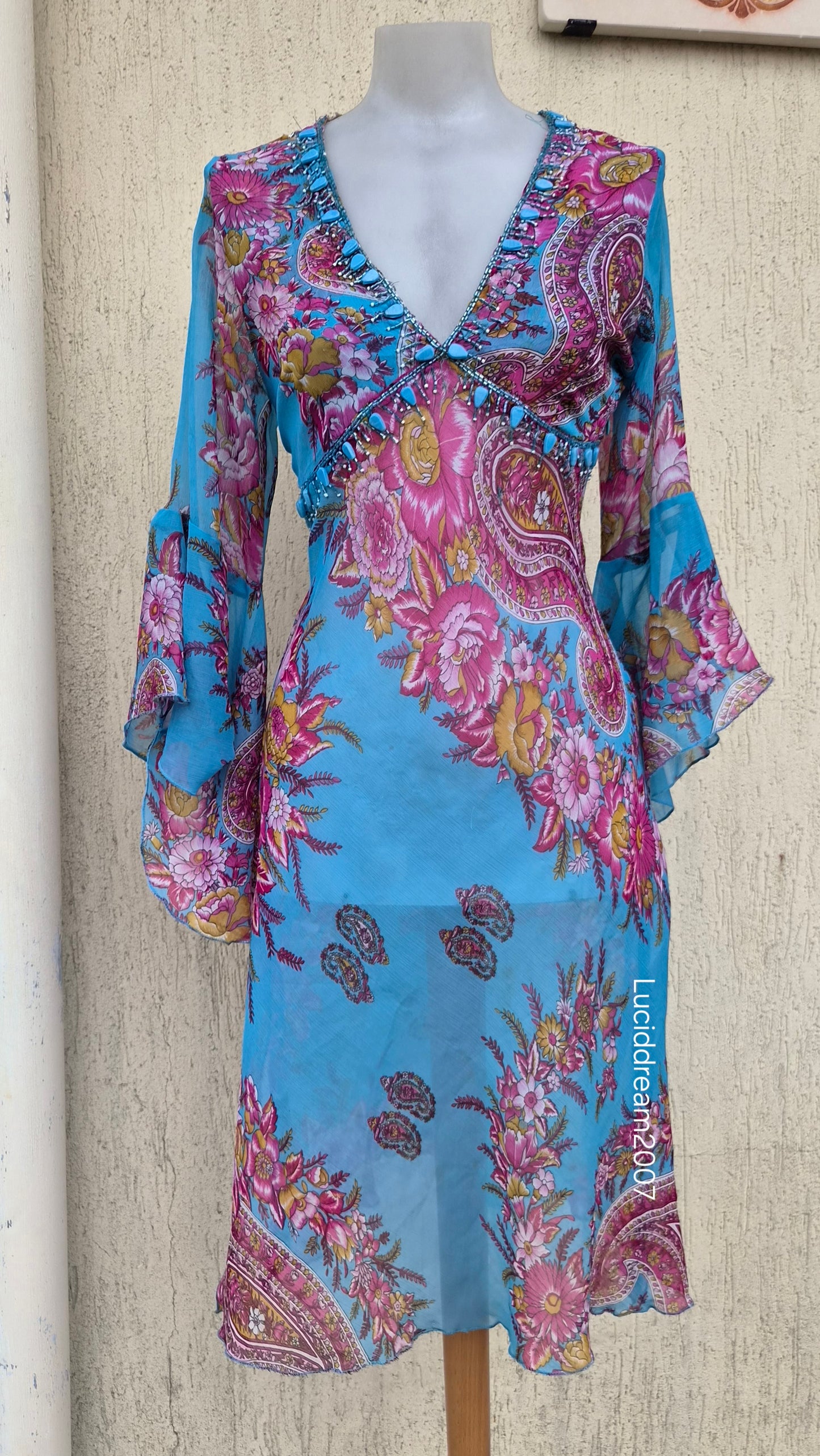 Robe de plage en voile bleu fleuri