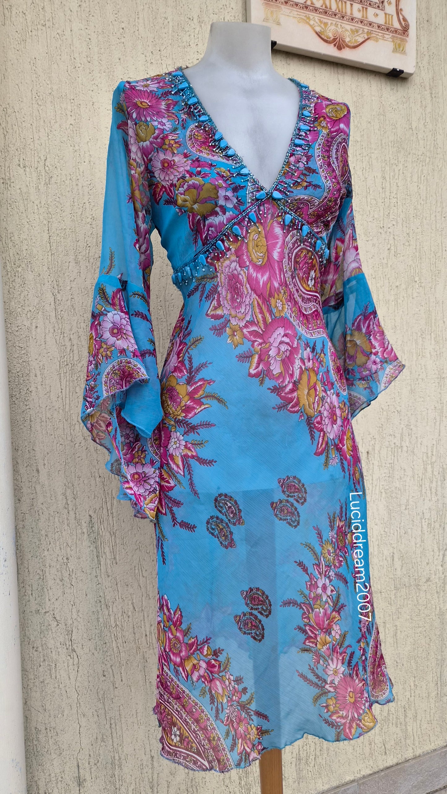 Robe de plage en voile bleu fleuri