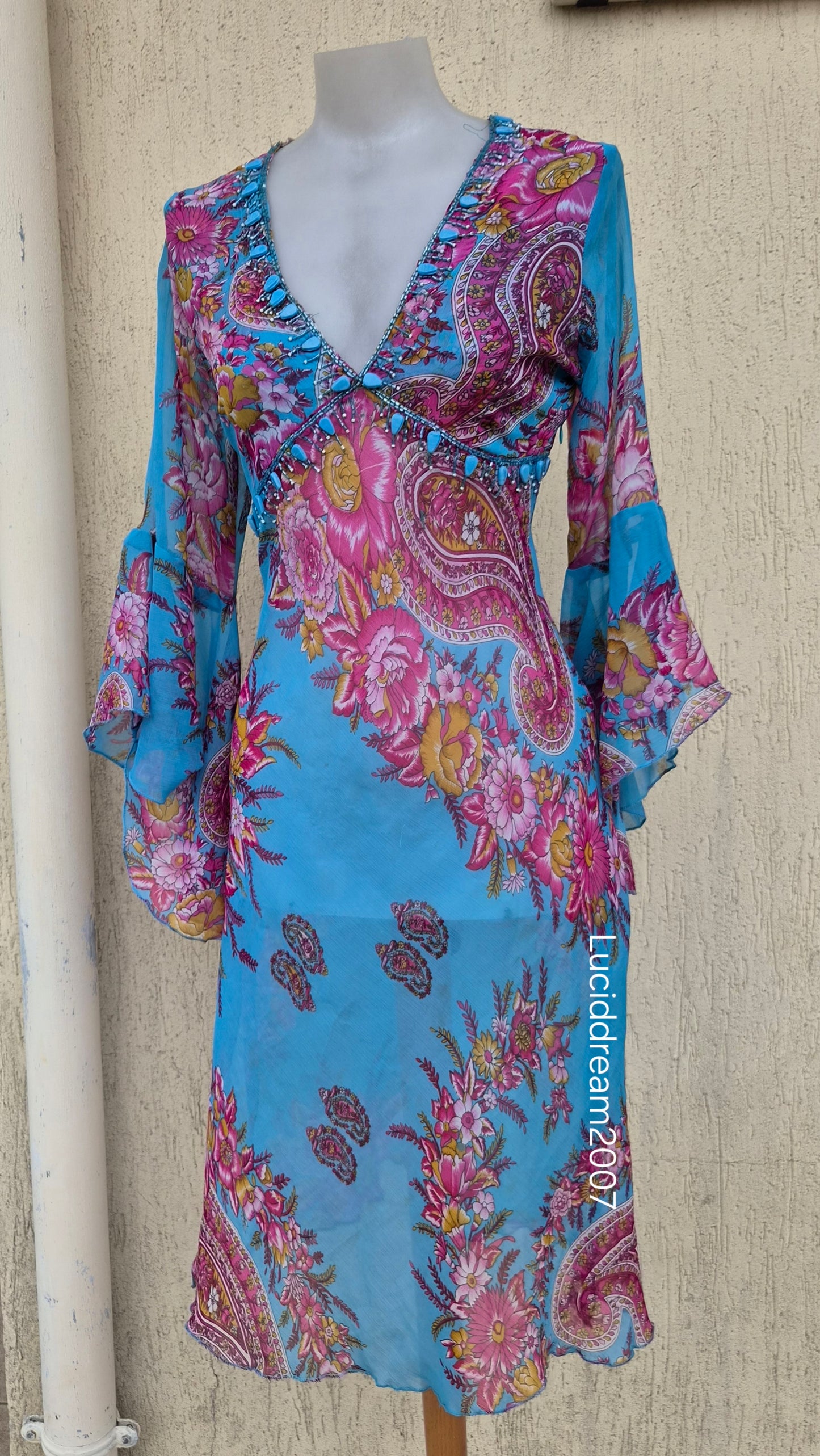 Robe de plage en voile bleu fleuri