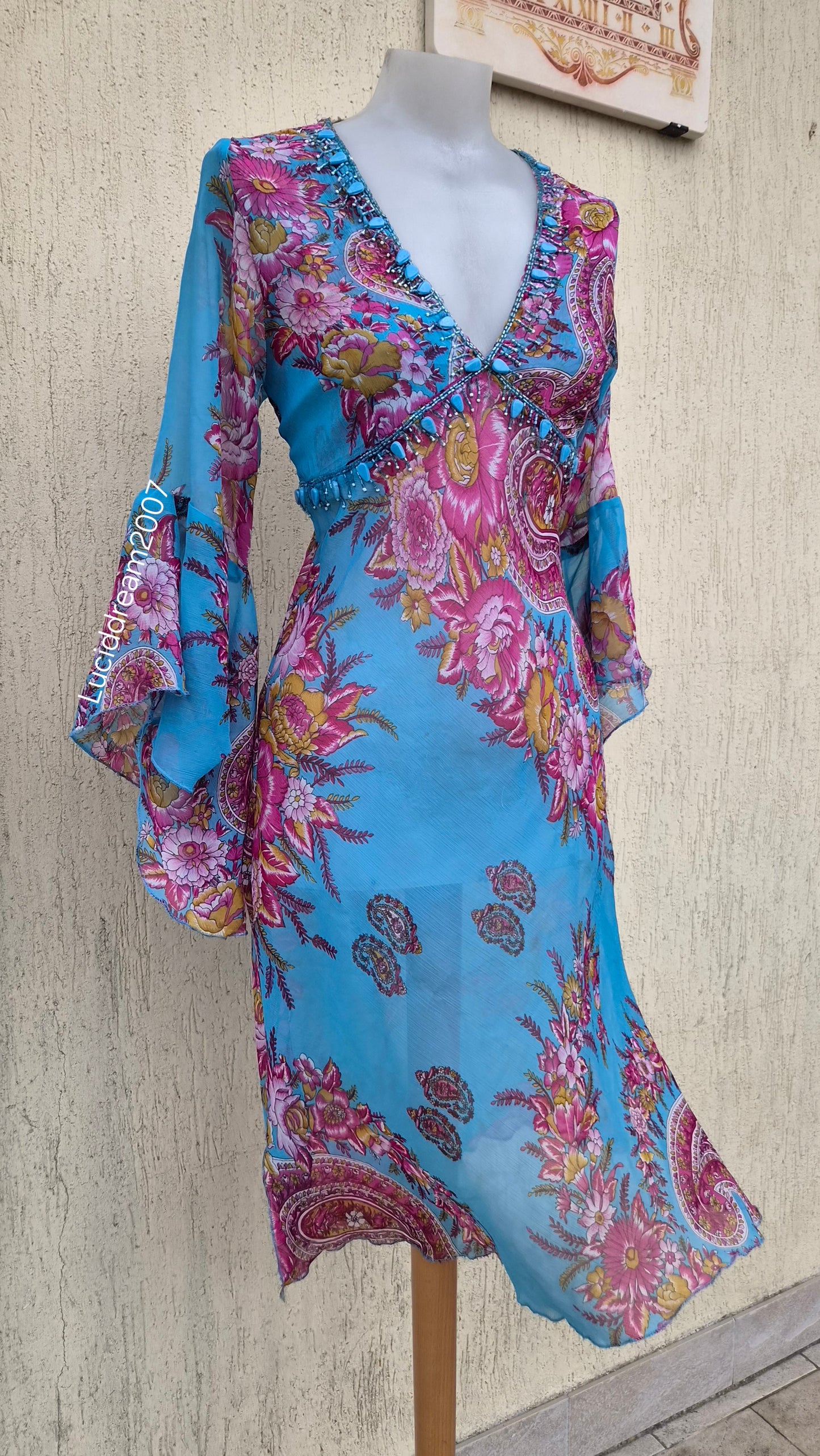 Robe de plage en voile bleu fleuri