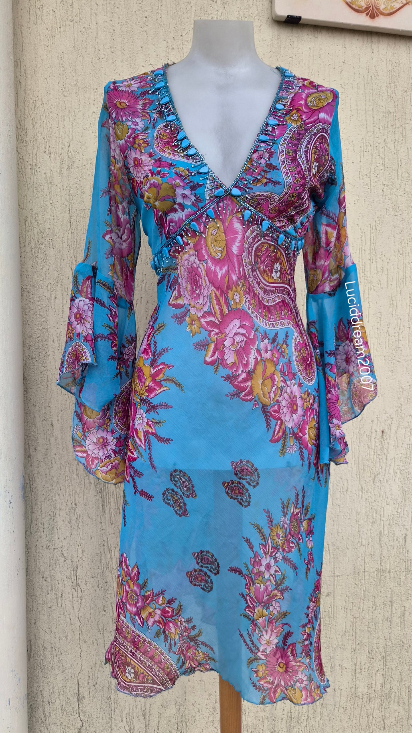 Robe de plage en voile bleu fleuri