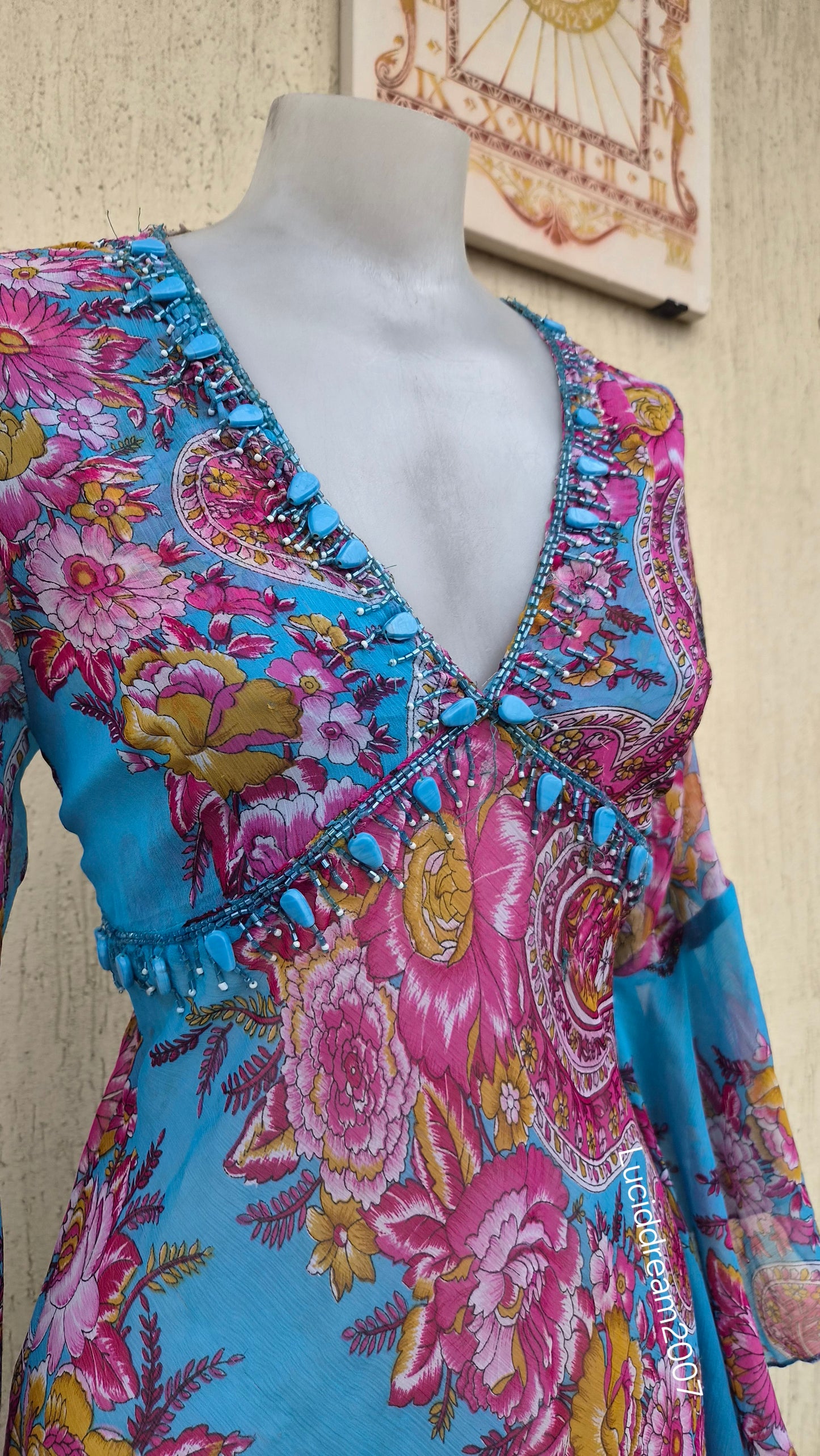 Robe de plage en voile bleu fleuri