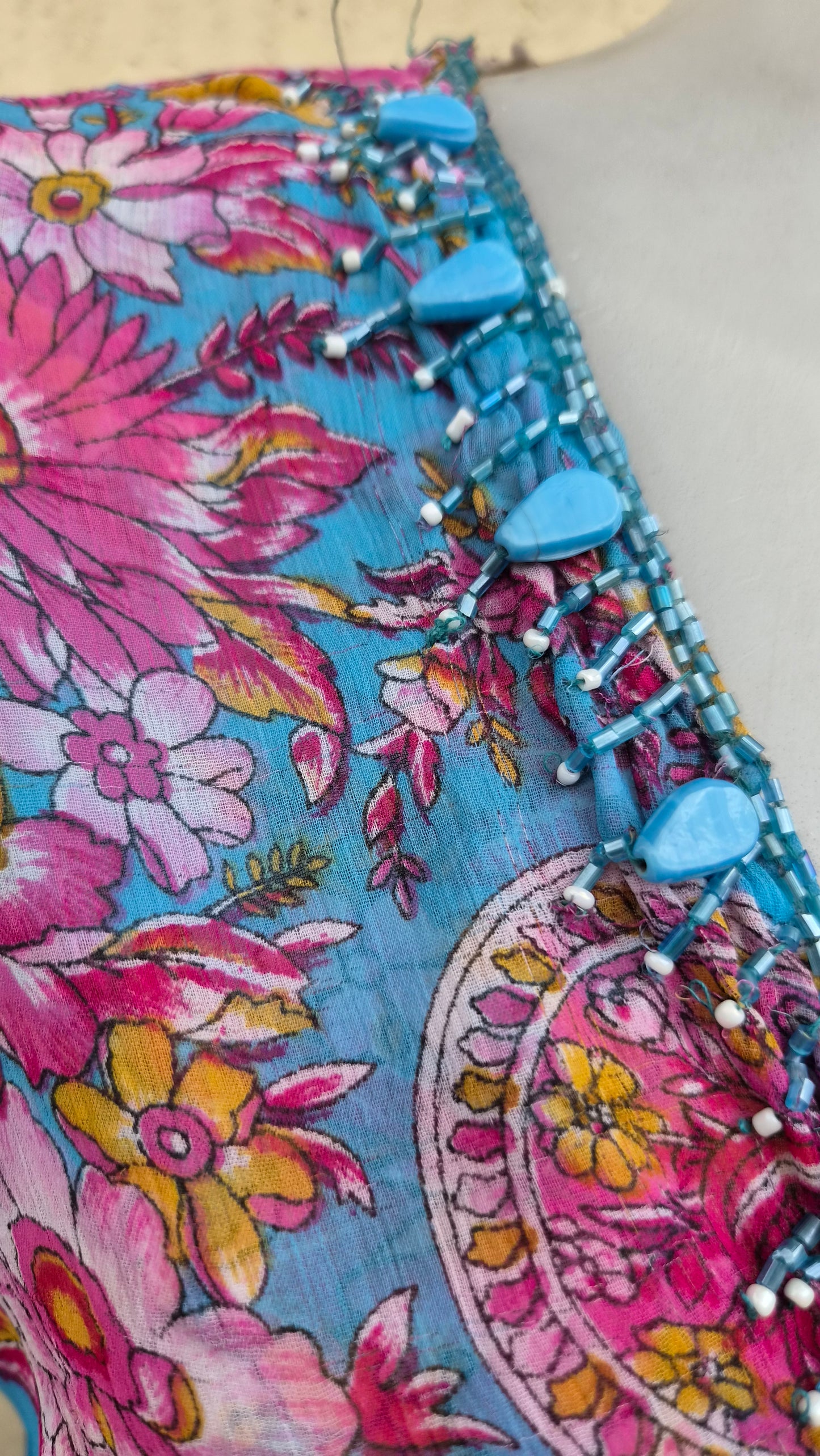 Robe de plage en voile bleu fleuri